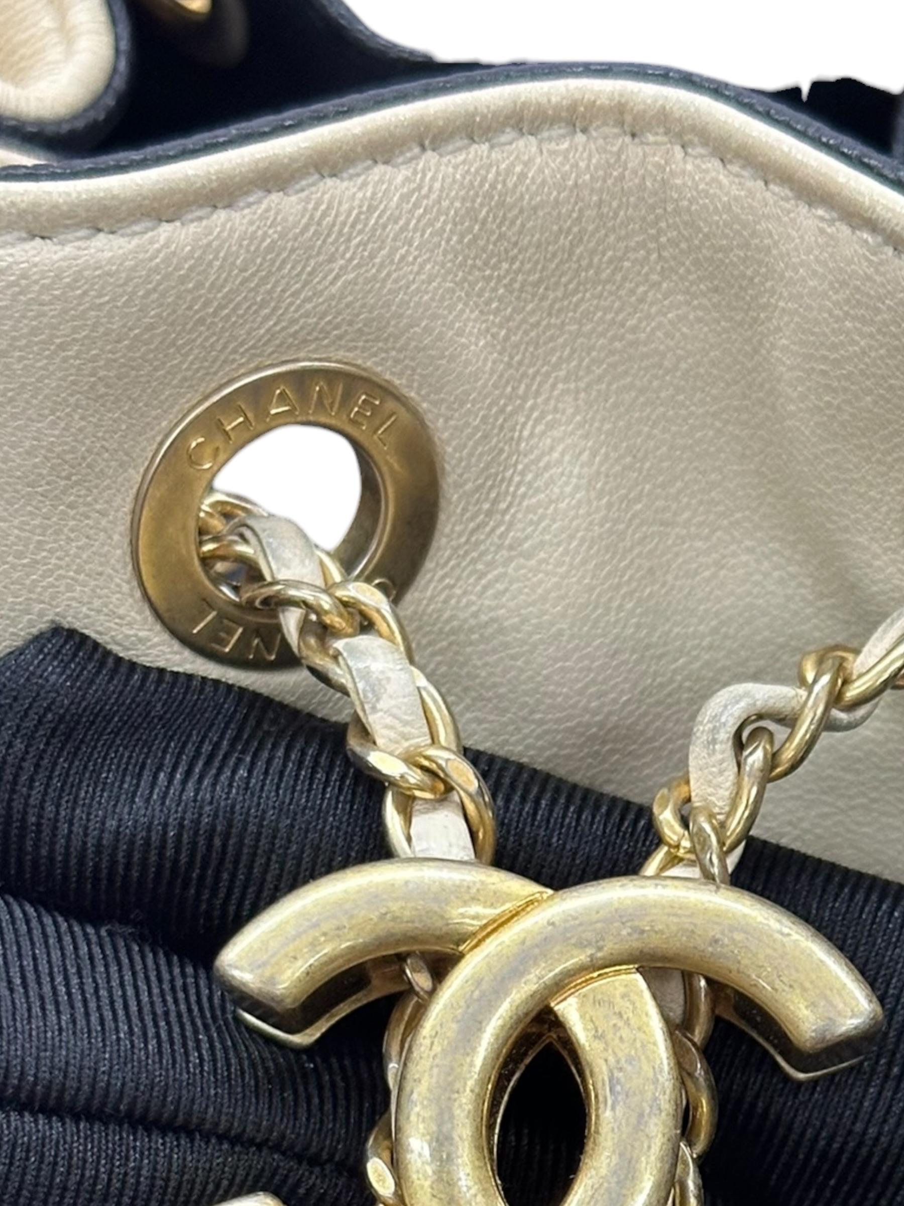 Pre-owned Chanel Drawstring Bucket Bag / Product Code:082108