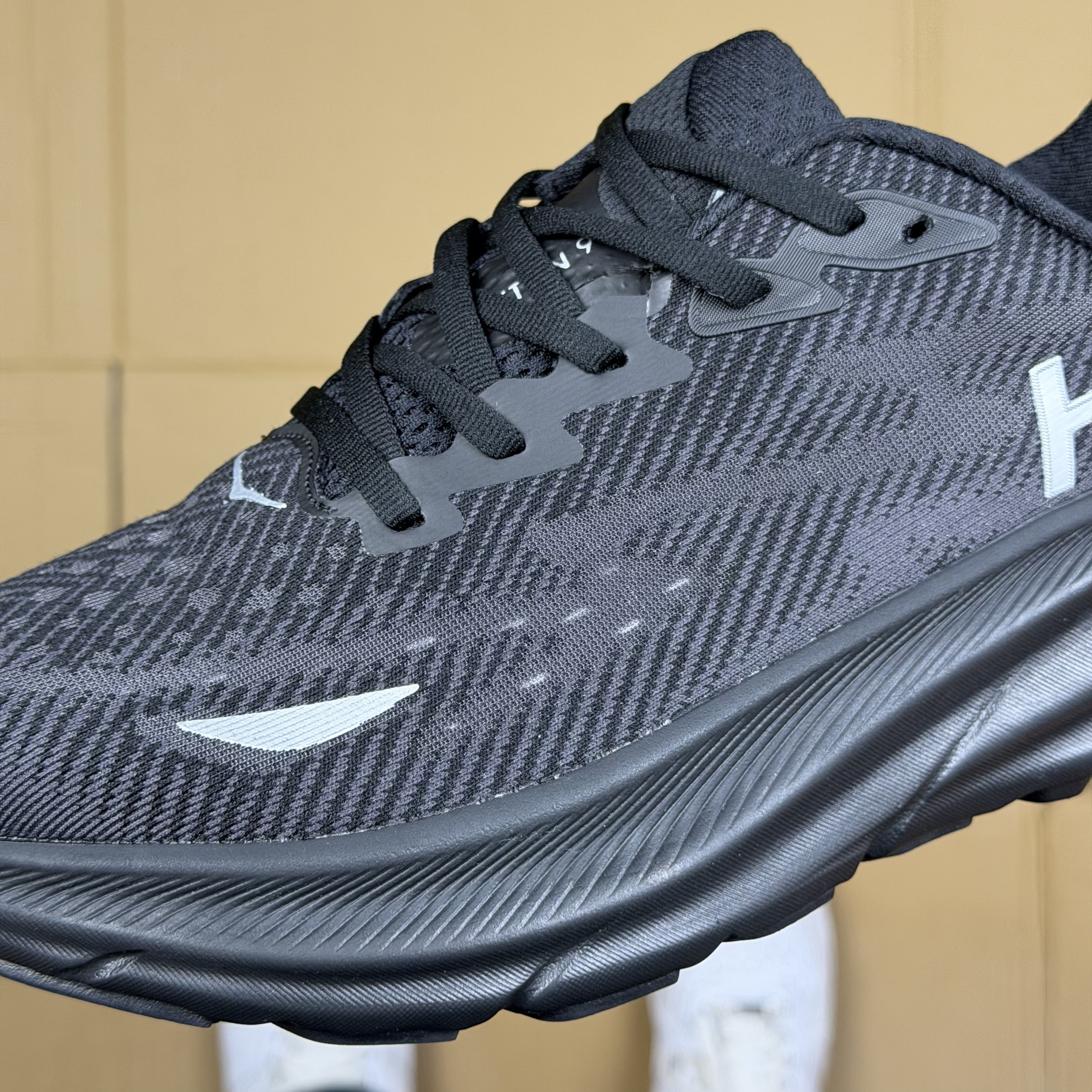 Hoka Clifton 9