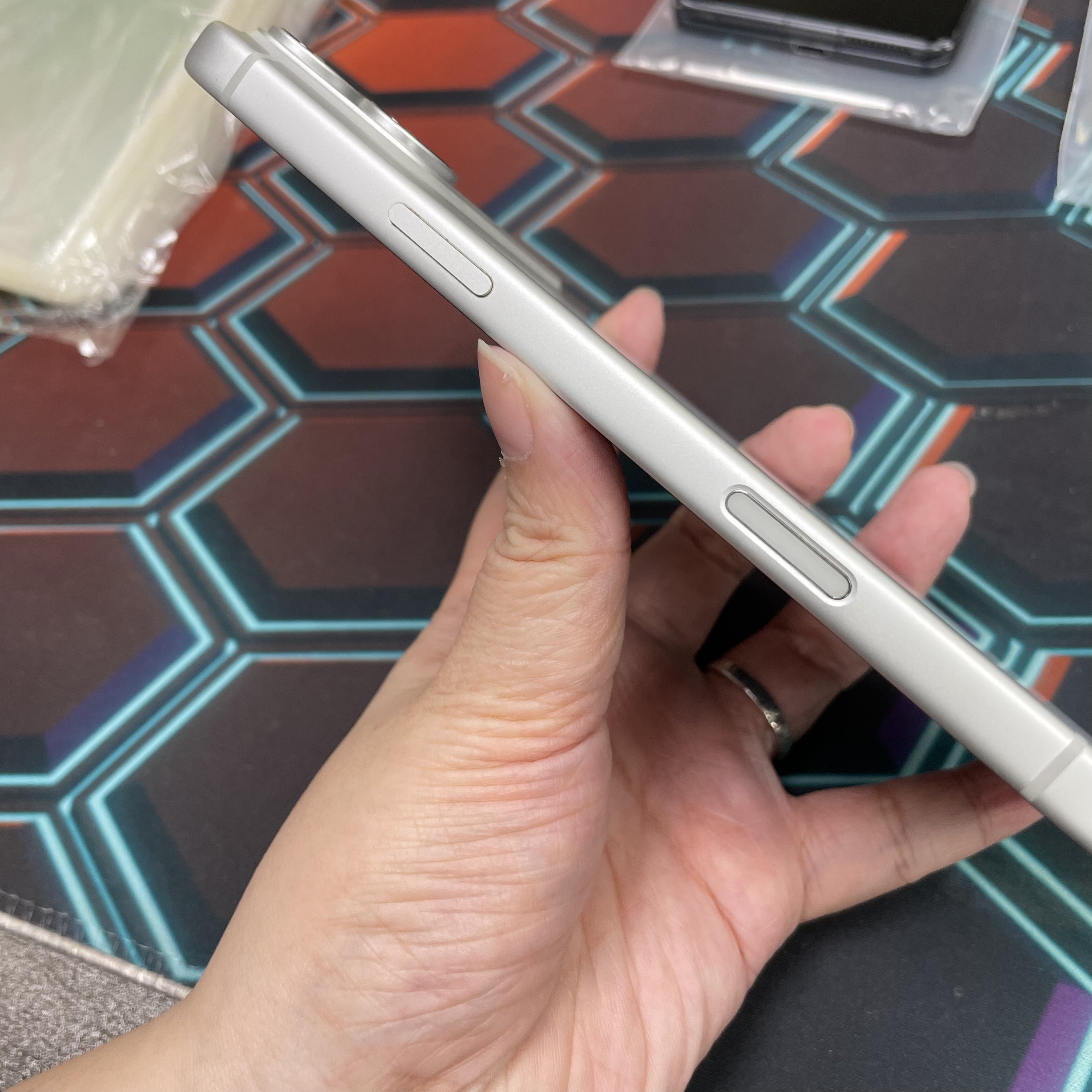 *8041 17 pro max 完美機 1TB 電95 銀色 sliver