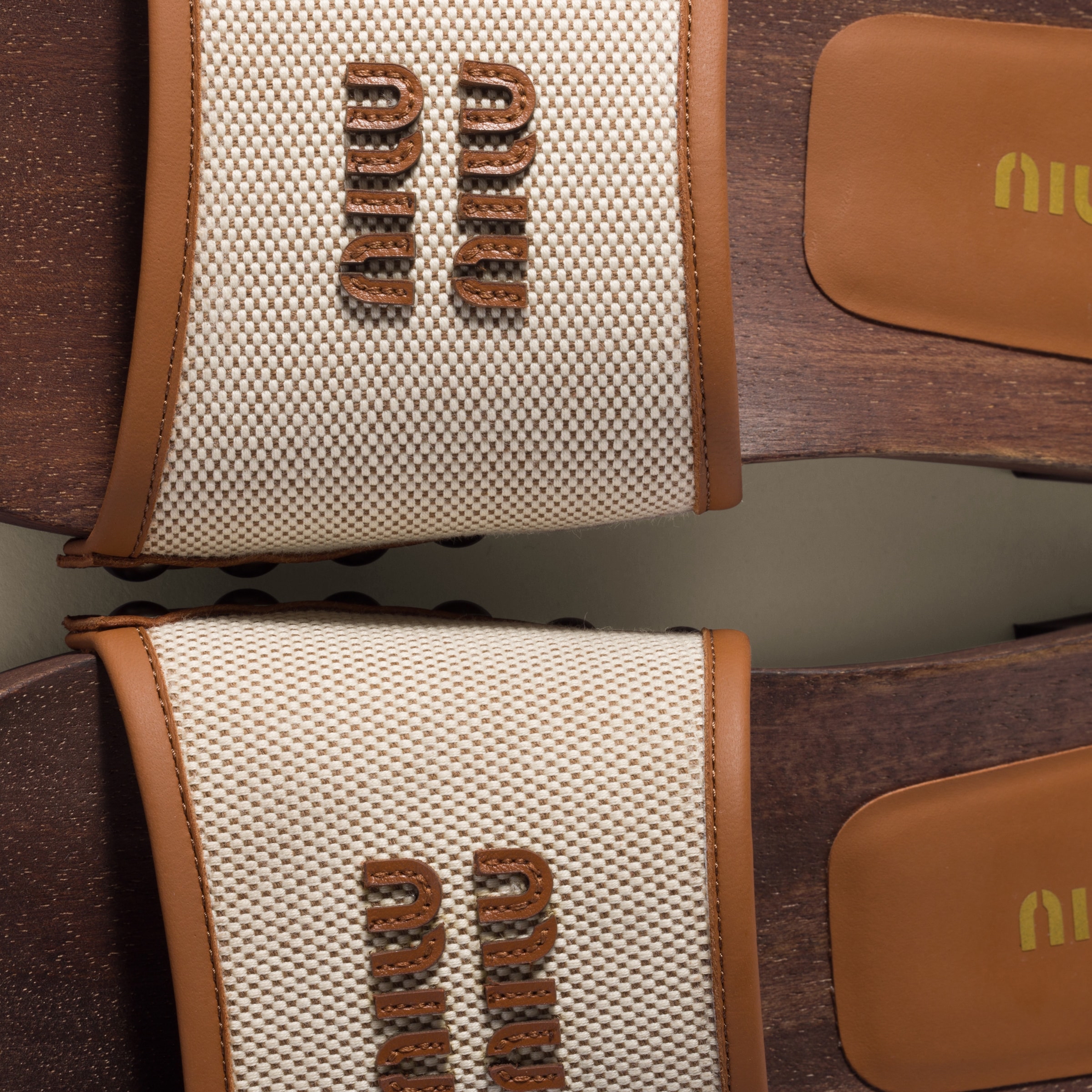 限時優惠✨訂貨❤️MIUMIU 木底涼鞋 🔖Size 36/37/38/39/40