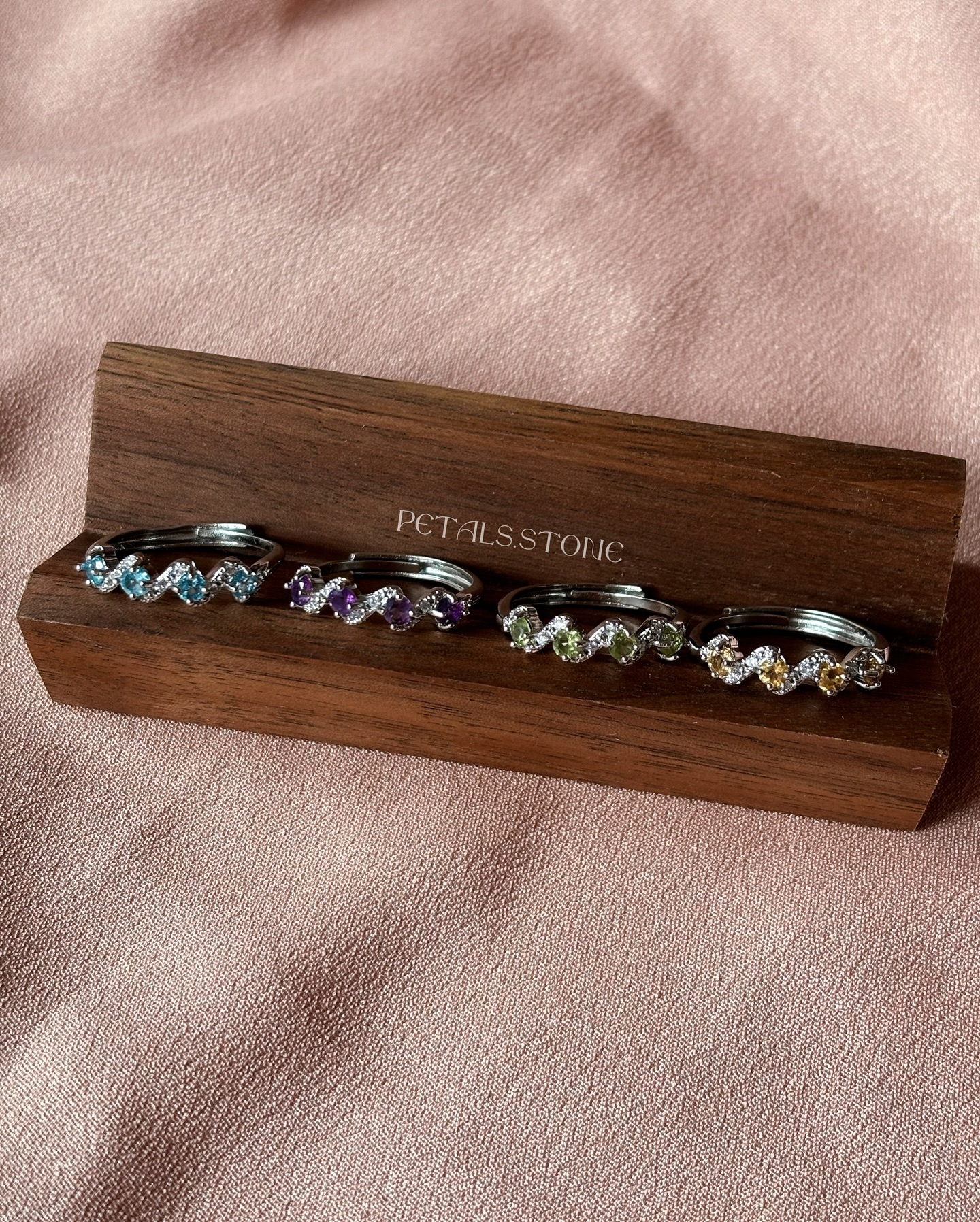 ✳︎𝕃𝕚𝕥𝕥𝕝𝕖 𝕨𝕒𝕧𝕖 ℝ𝕚𝕟𝕘𝕤✳︎