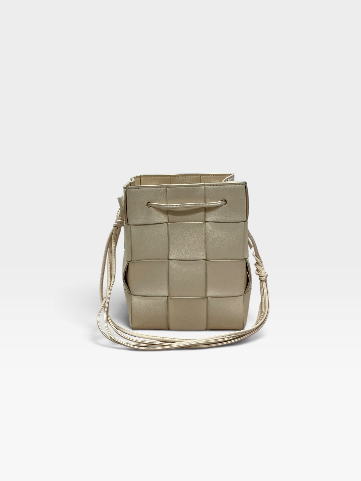 Pre-Owned Bottega Veneta Cassette Bucket /Product Code: 102701