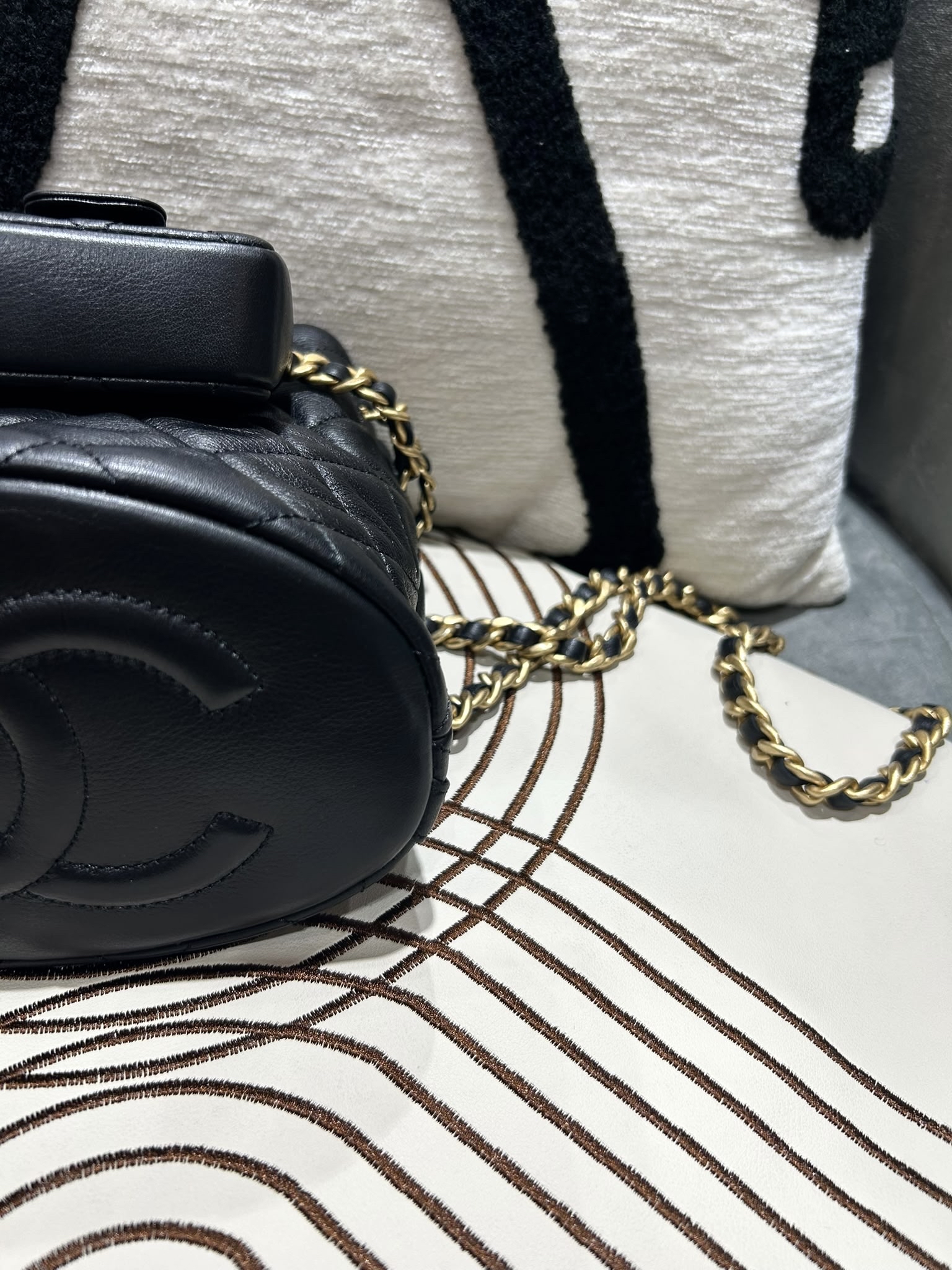 Chanel mini backpack AS3947 黑金迷你背囊 100%Authentic,98%new  ✅晶片✅Dust bag✅box