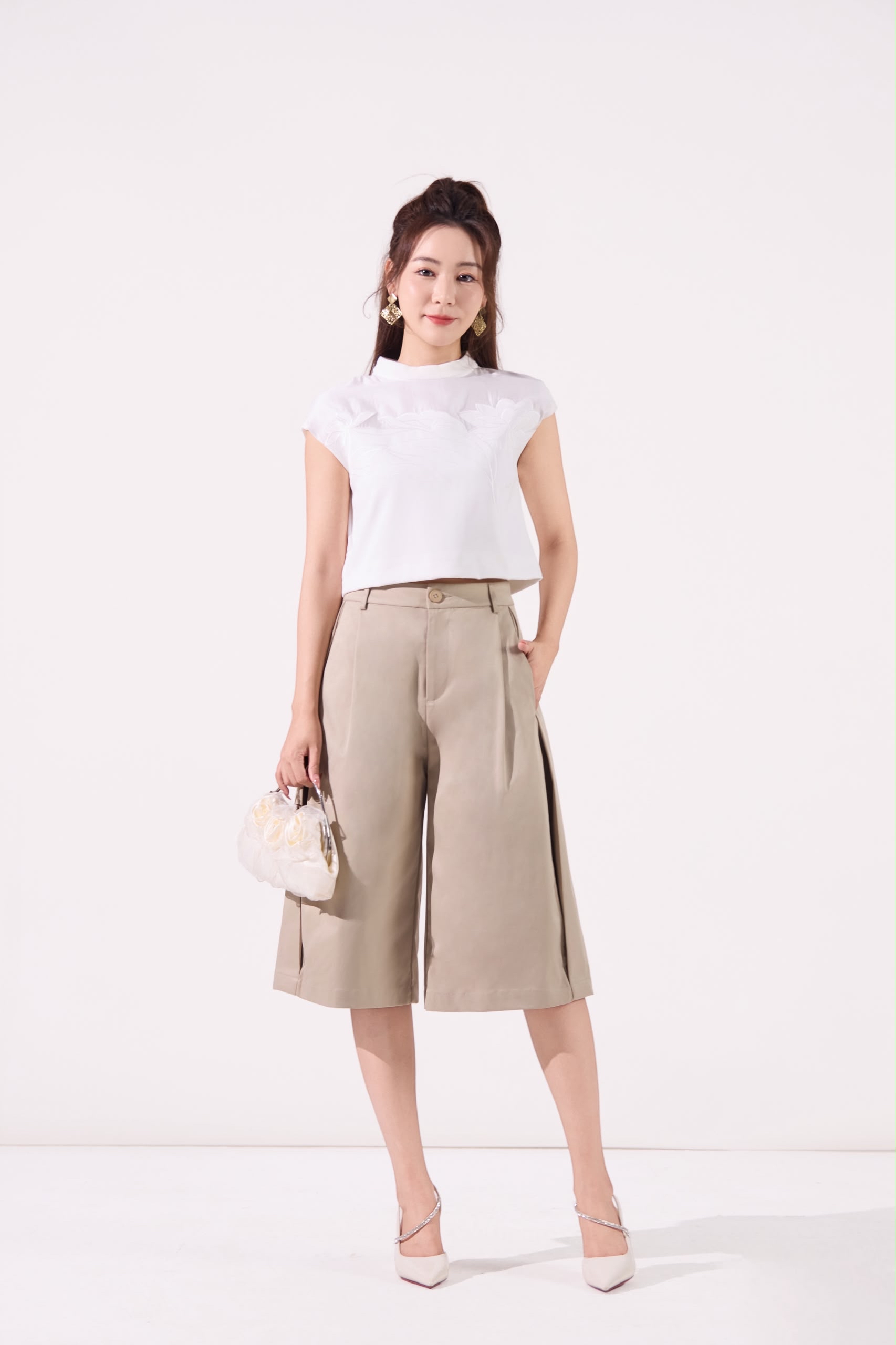 10141384 Embroidered Crop Top