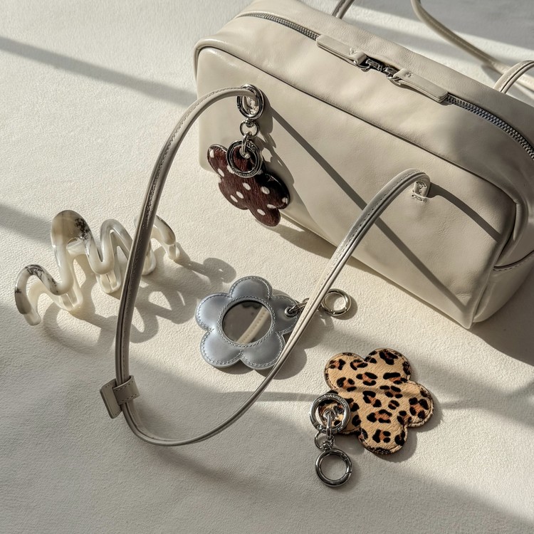 【26SS】 預訂_Flower Mirror Keyring By Bucks & leather