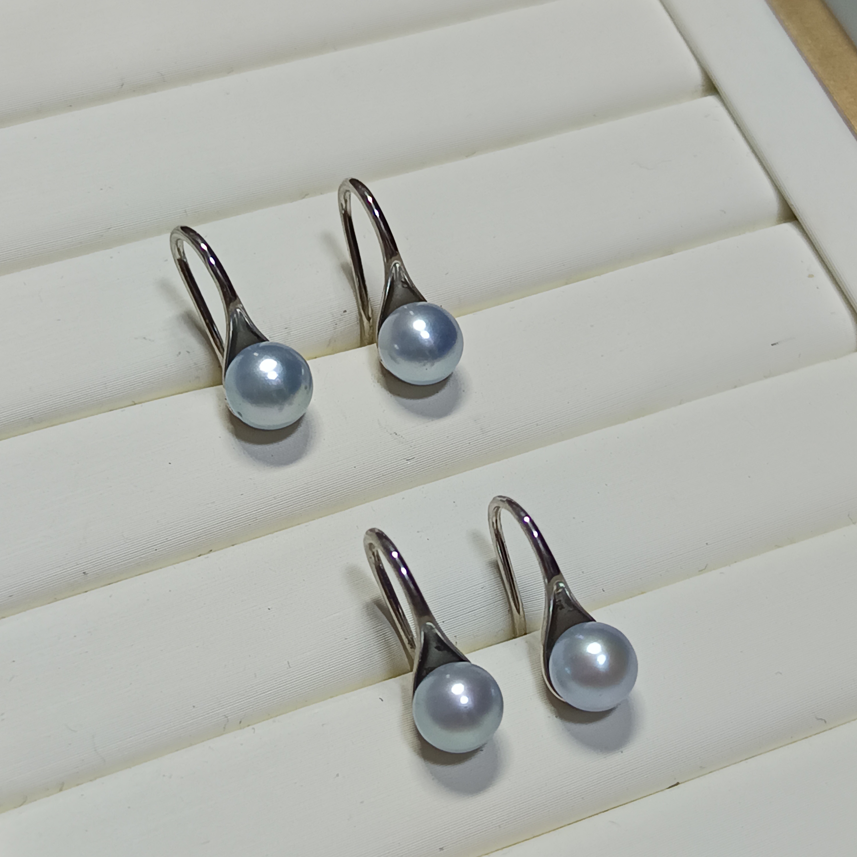 🎉特惠產品‼️近正圓強光優化銀藍色淡水珍珠925銀高跟鞋耳勾