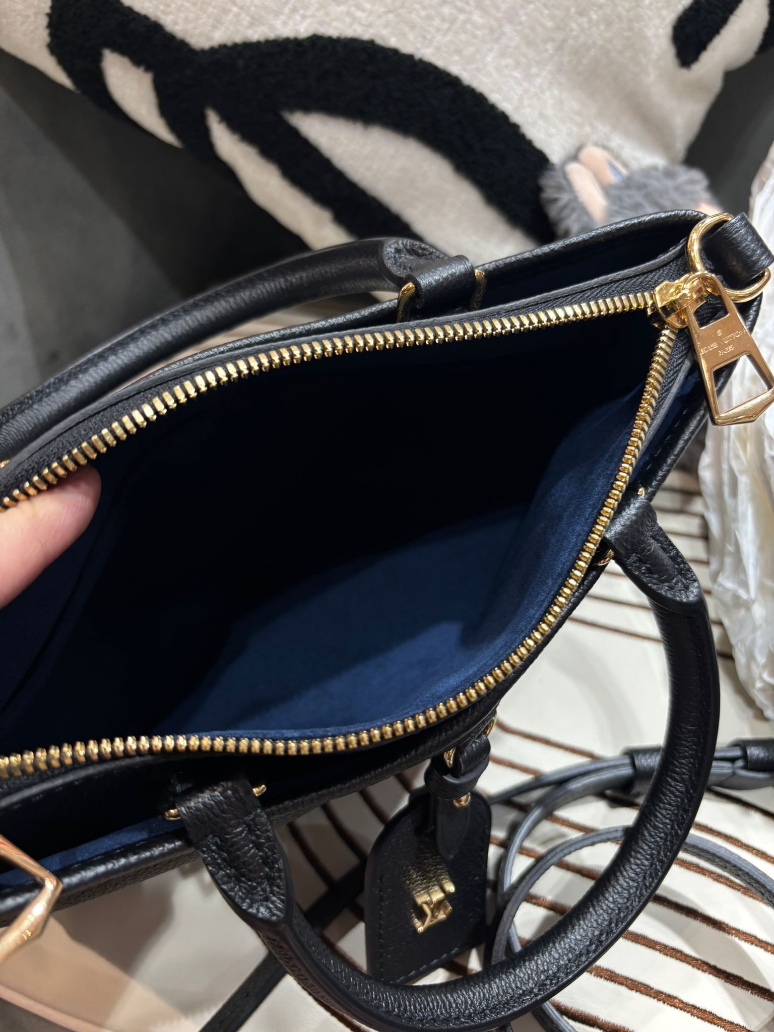 Lv Calfskin Monogram Empreinte Trianon PM 2 way bag M46488 100%Authentic, 99%New ✅Dust bag 