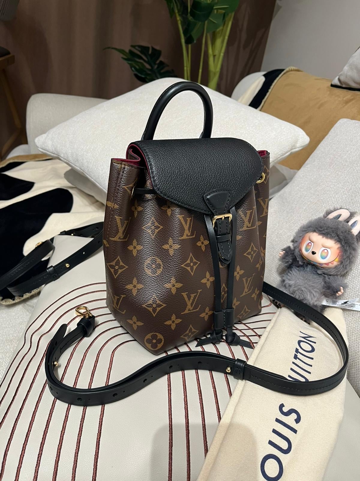  Lv montsouris bb backpack NFC 100%Authentic ,99%new ✅收據✅Dust bag✅box  