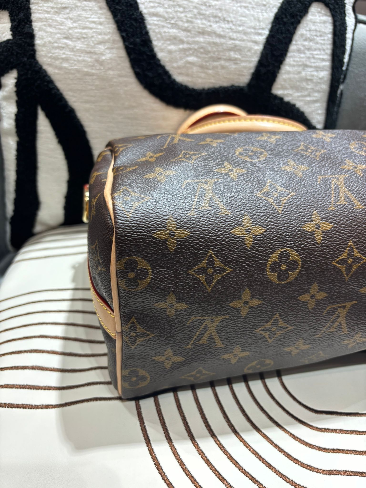 LV speedy Bandoulière 25 monogram 100%Authentic, 98%New  ✅Key Lock ✅長肩帶✅塵袋✅box