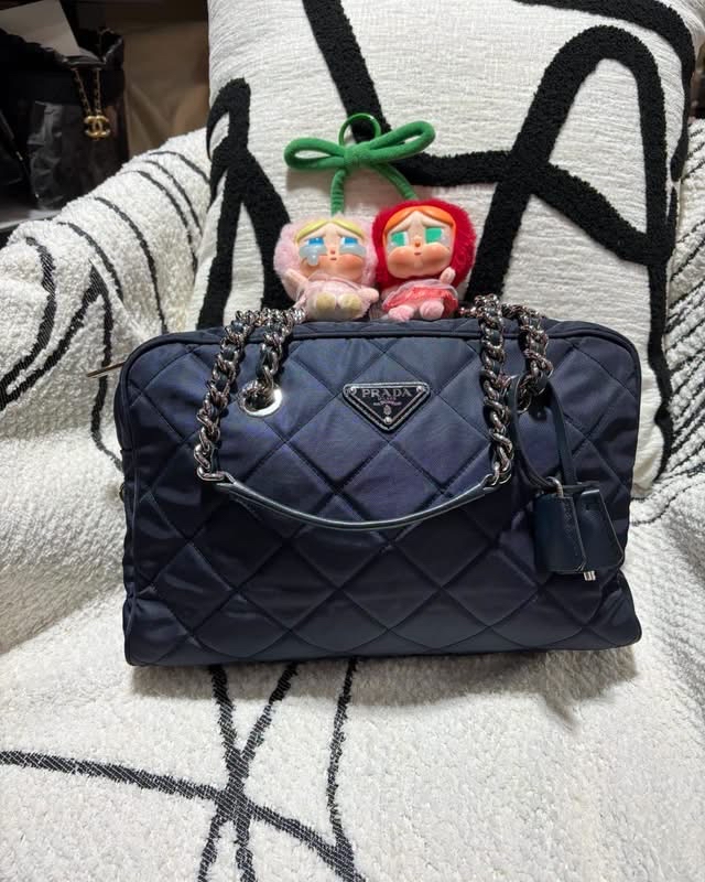 PRADA nylon shoulder  bag navy 100%Authentic, 95%new ✅Dust bag
