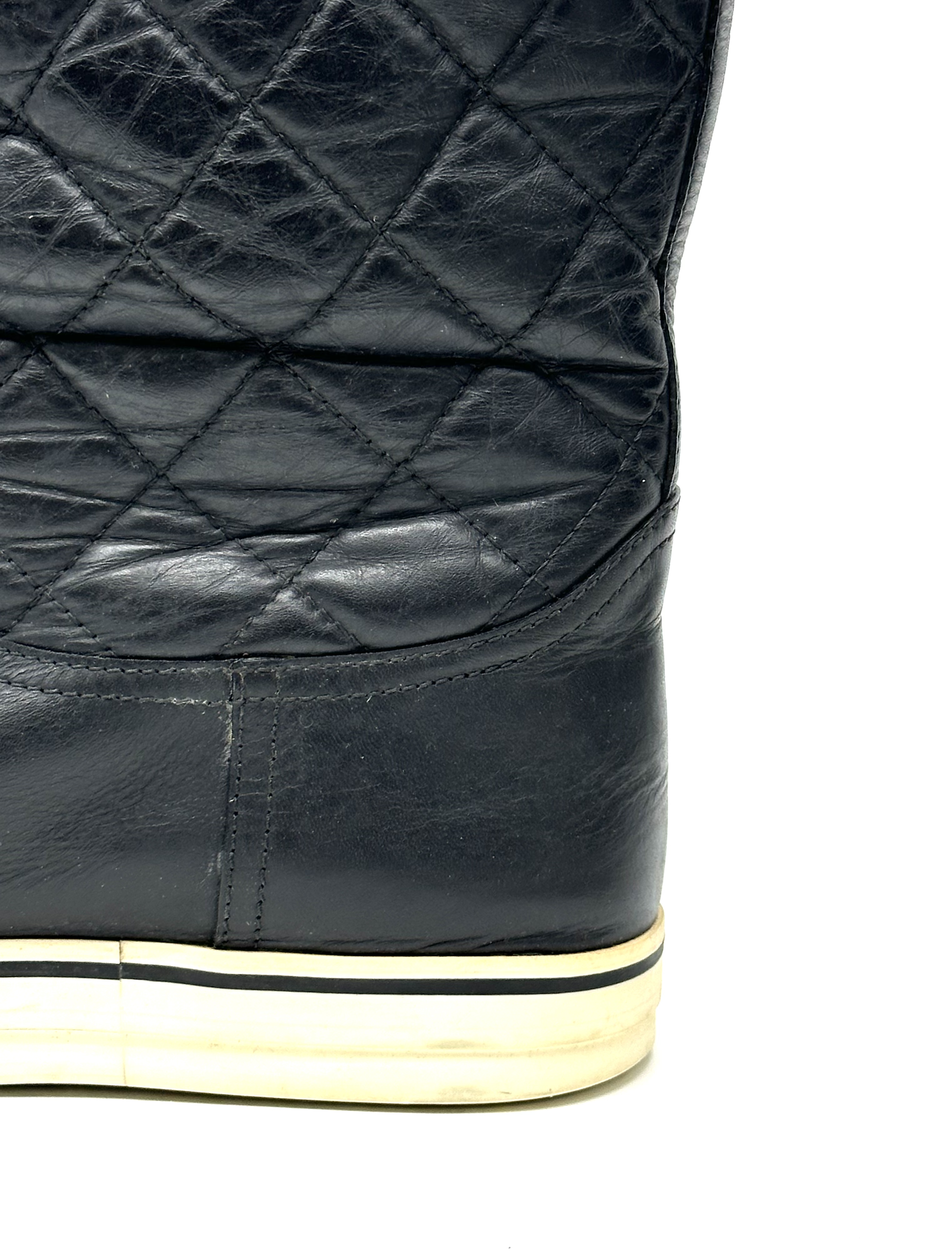 Pre-owned Chanel black quilted leather mid-calf boots / Product Code: 26040407