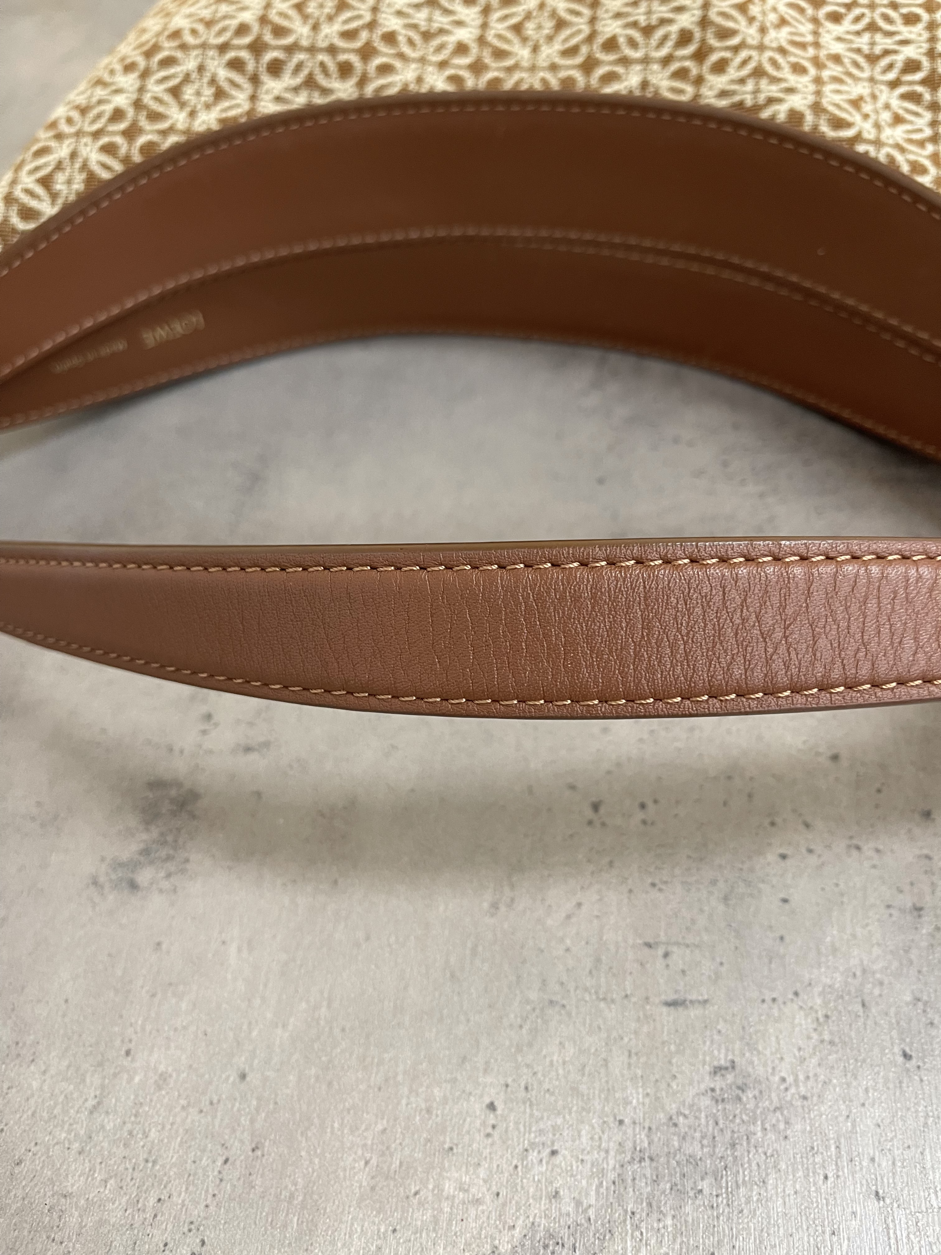 Pre-owned Loewe Luna Anagram shoulder bag/ Product Code: 26012405