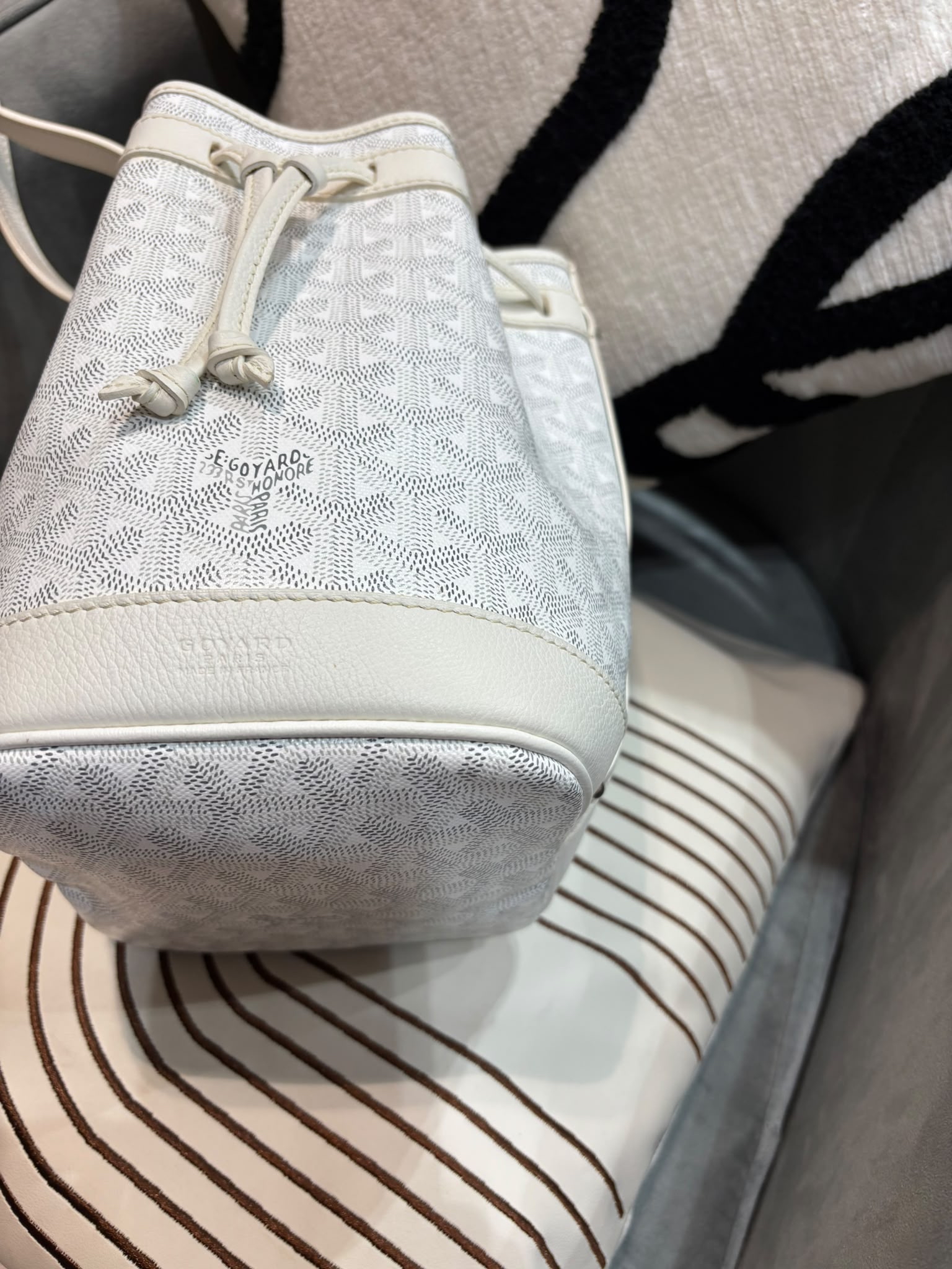 Goyard petit flot bucket bag 100%Authentic, 95%new 