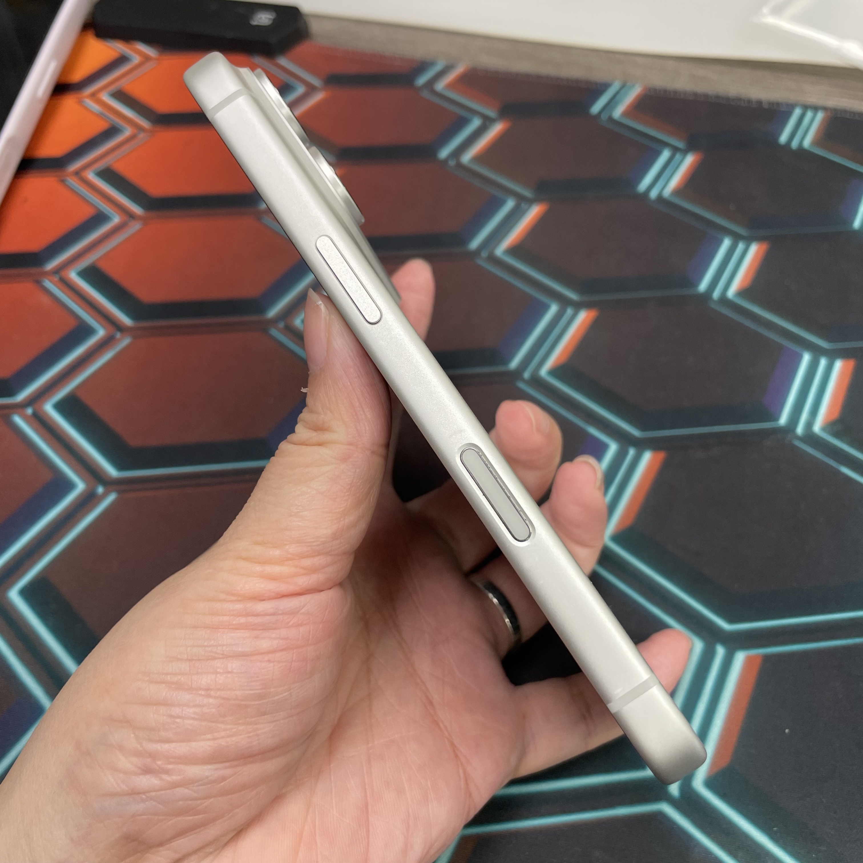 *8197 17 Pro 完美機 512GB 電93 銀色 sliver