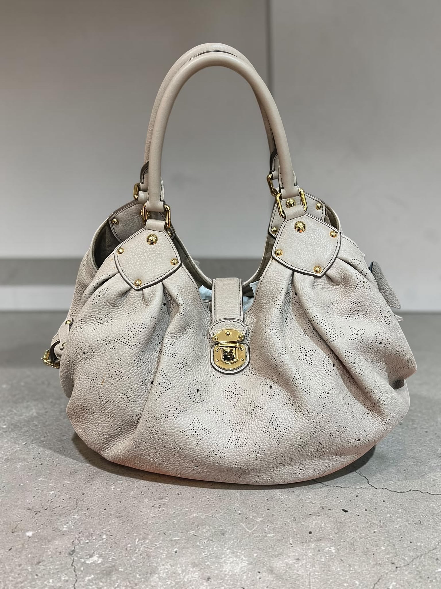 LV Mahina Hobo Bag M93979 100%Authentic, 95%New ✅Dust bag