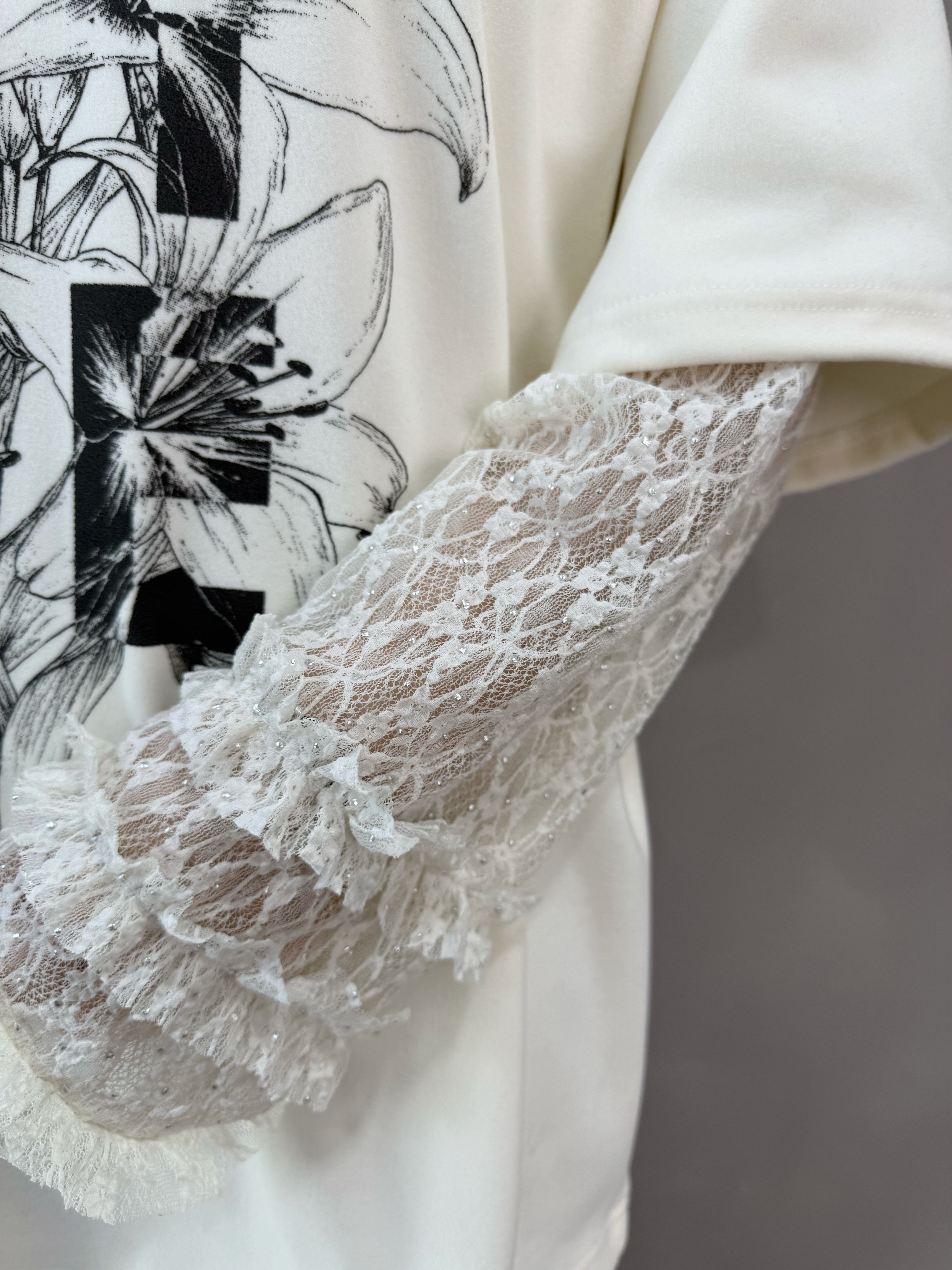 E68 lace袖花花print tee