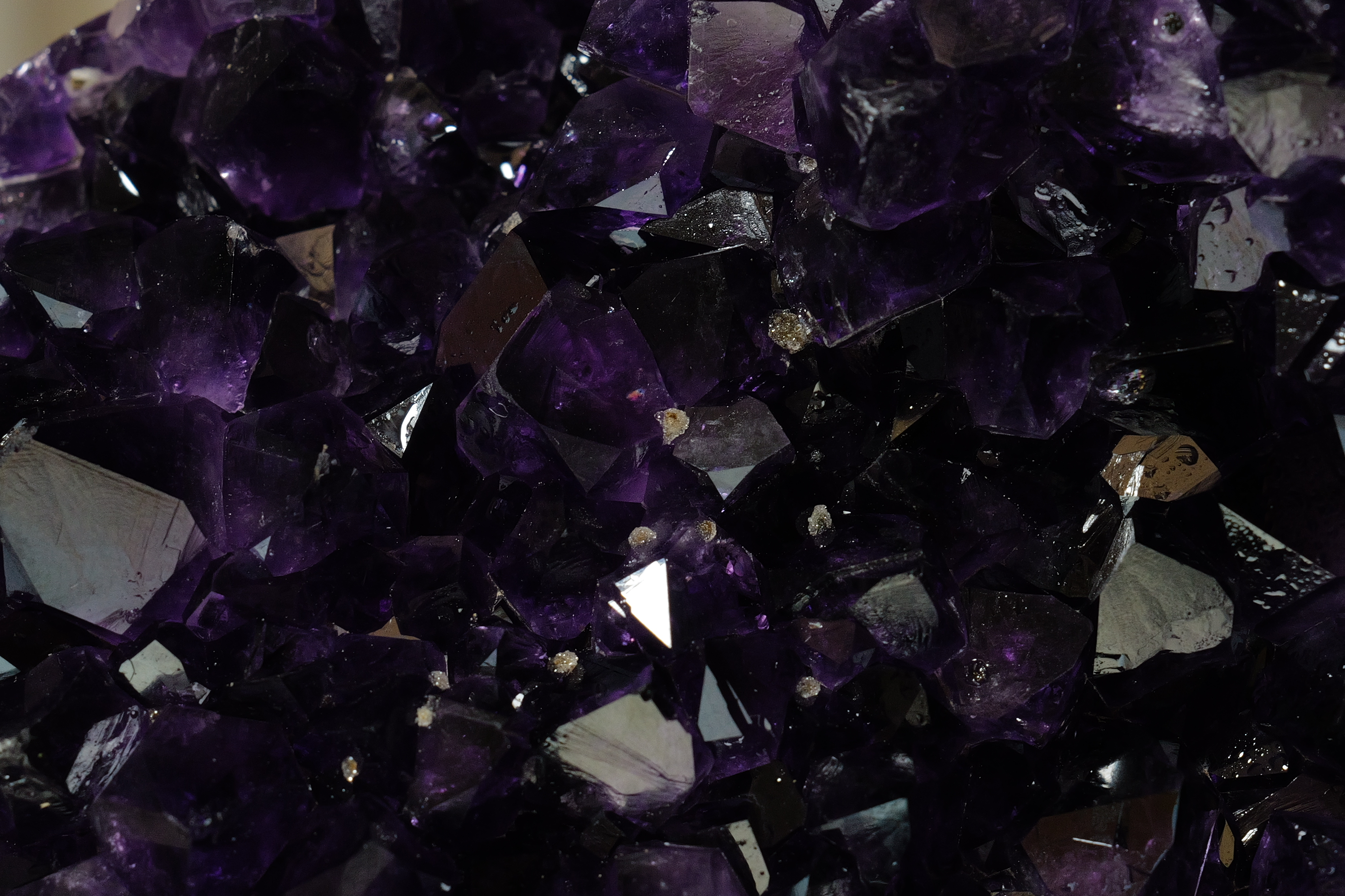 ༒ Uruguay 頂級帝王紫 1.4kg+瑪瑙晶牙背共生軟糖紫晶鎮༒ AM3008C31G1Asm-RA28*16JT