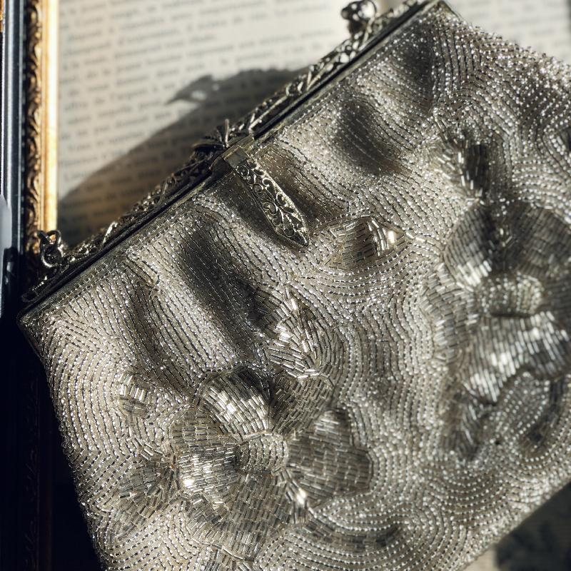 Vintage Japanese Elegant Silver Tube Bead Floral Pattern Handmade Evening Purse (MT1617)