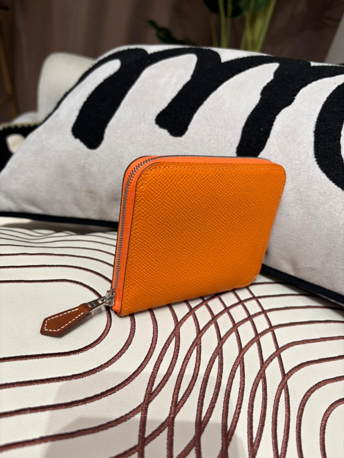 Hermes silk in compact ,stamp B 100%Authentic ,Unused✅Dust bag