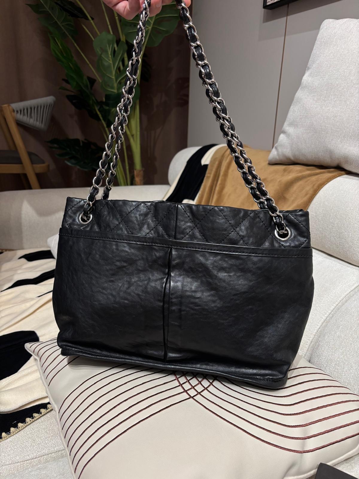 Chanel shoulder bag calfskin ,黑色牛皮 100%Authentic,95%new  ✅card✅dust bag  