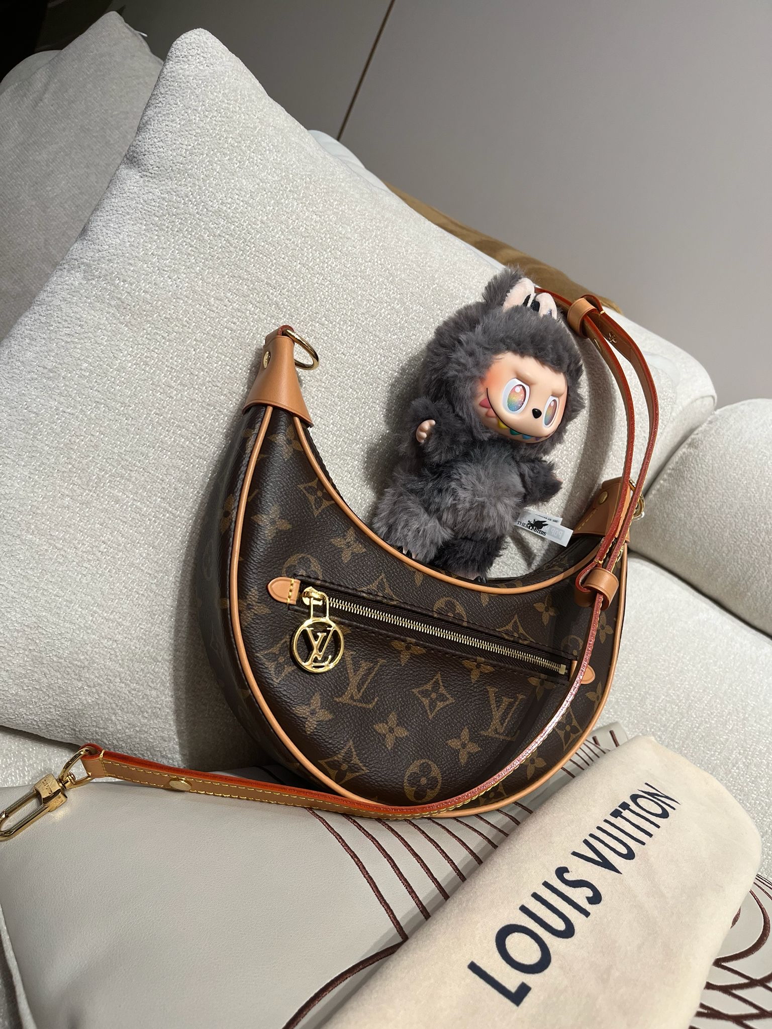 Lv loop hobo monogram M81098 ,100%Authentic, 98%new ✅Dust bag✅Box