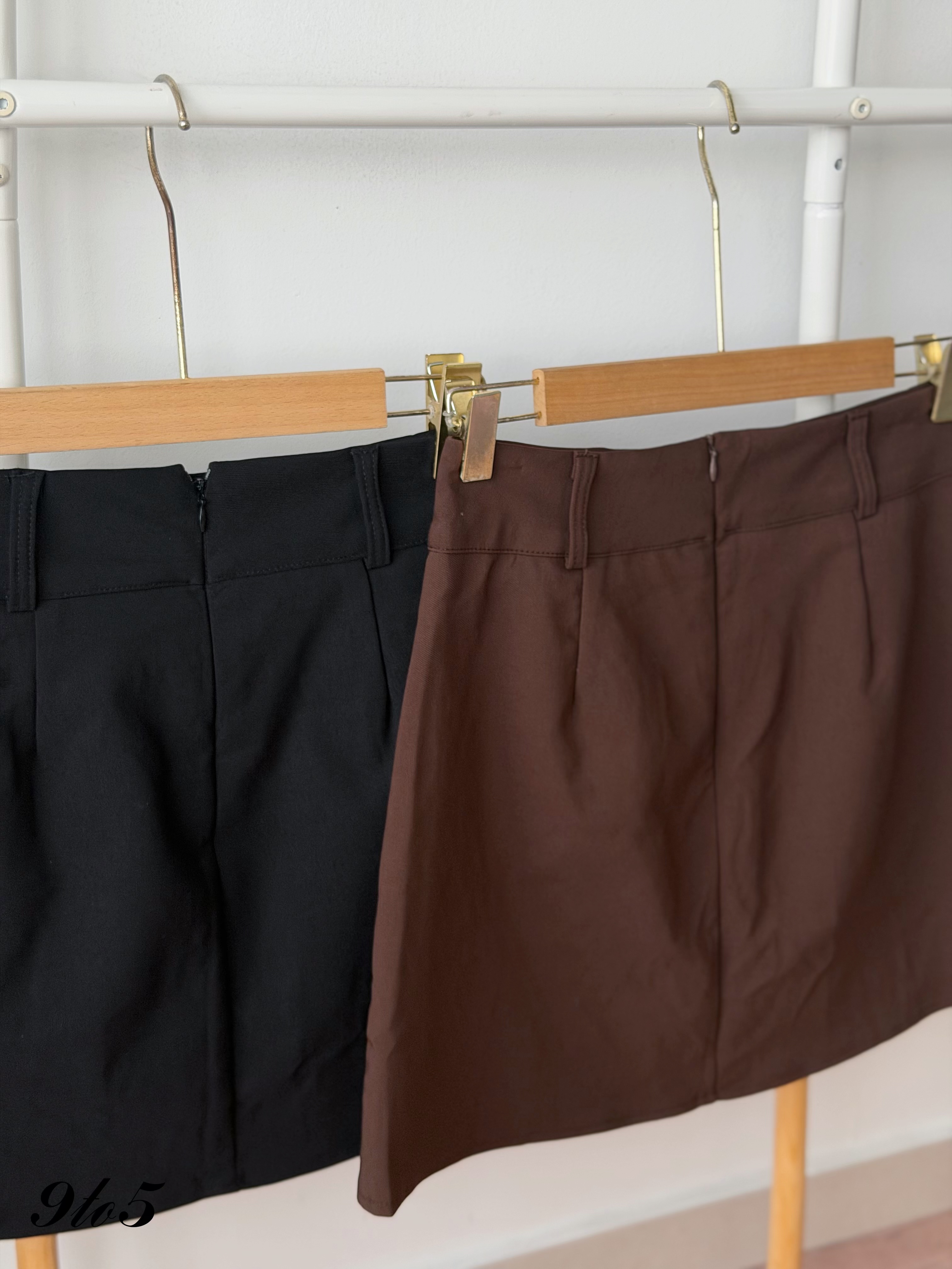 S2047 A Line Short Pleated Skirt - Black & Brown