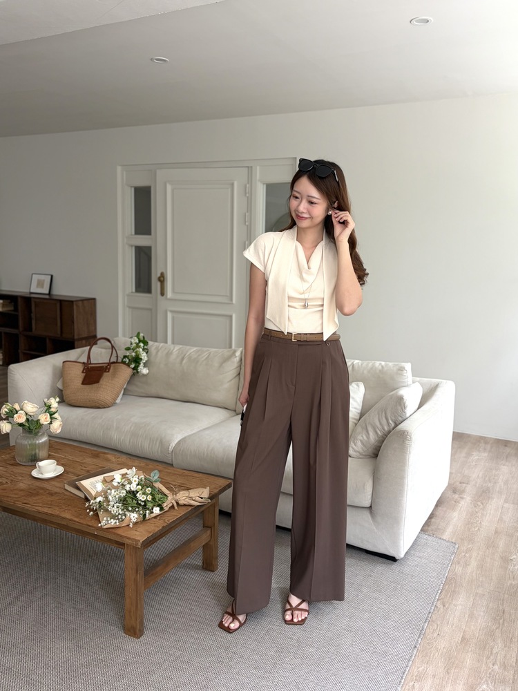 The Daily Tie Detail Top (Cream)