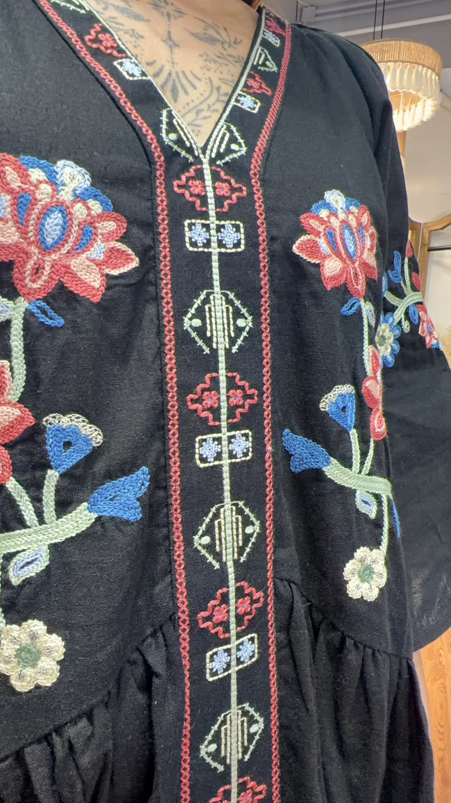 PKT 2630 Back color V-Neck emb. Sleeve OP