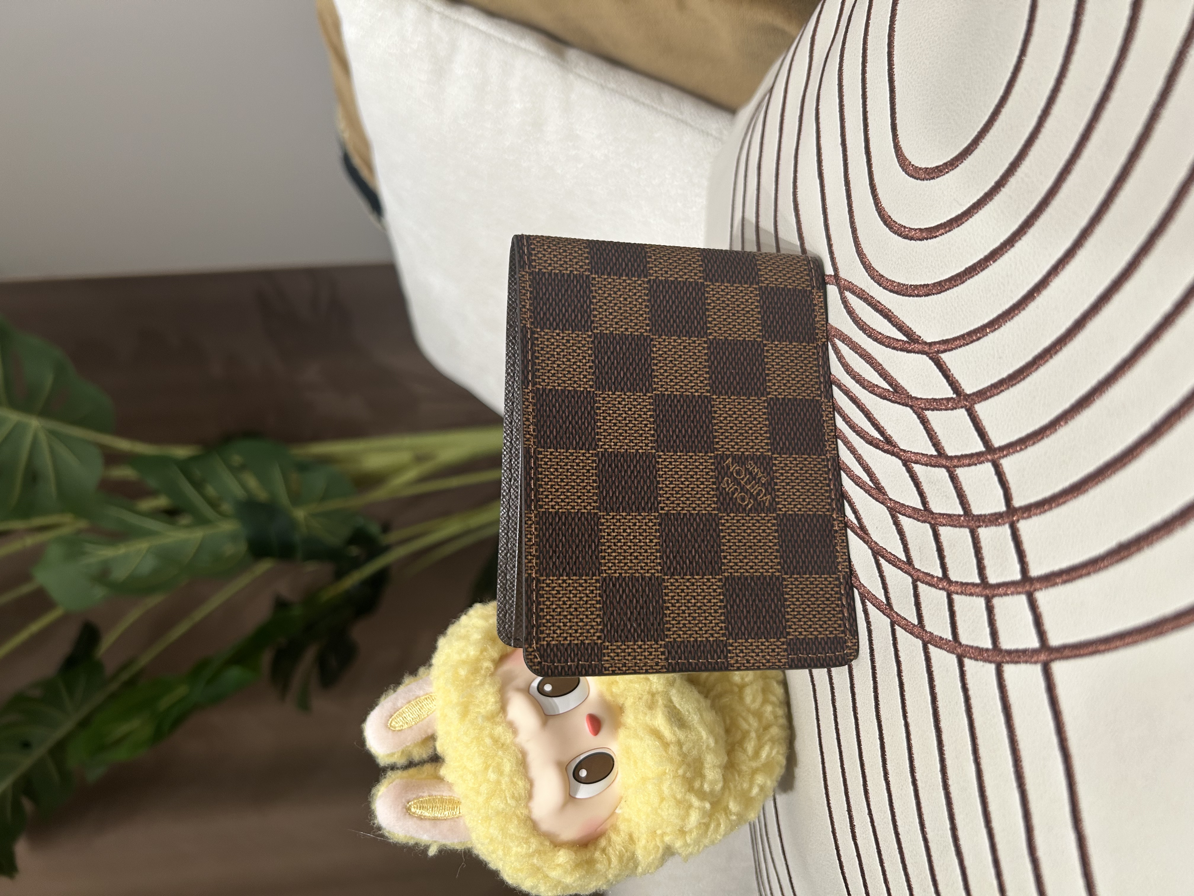 Lv wallet  100%Authentic ,95%new ✅box   