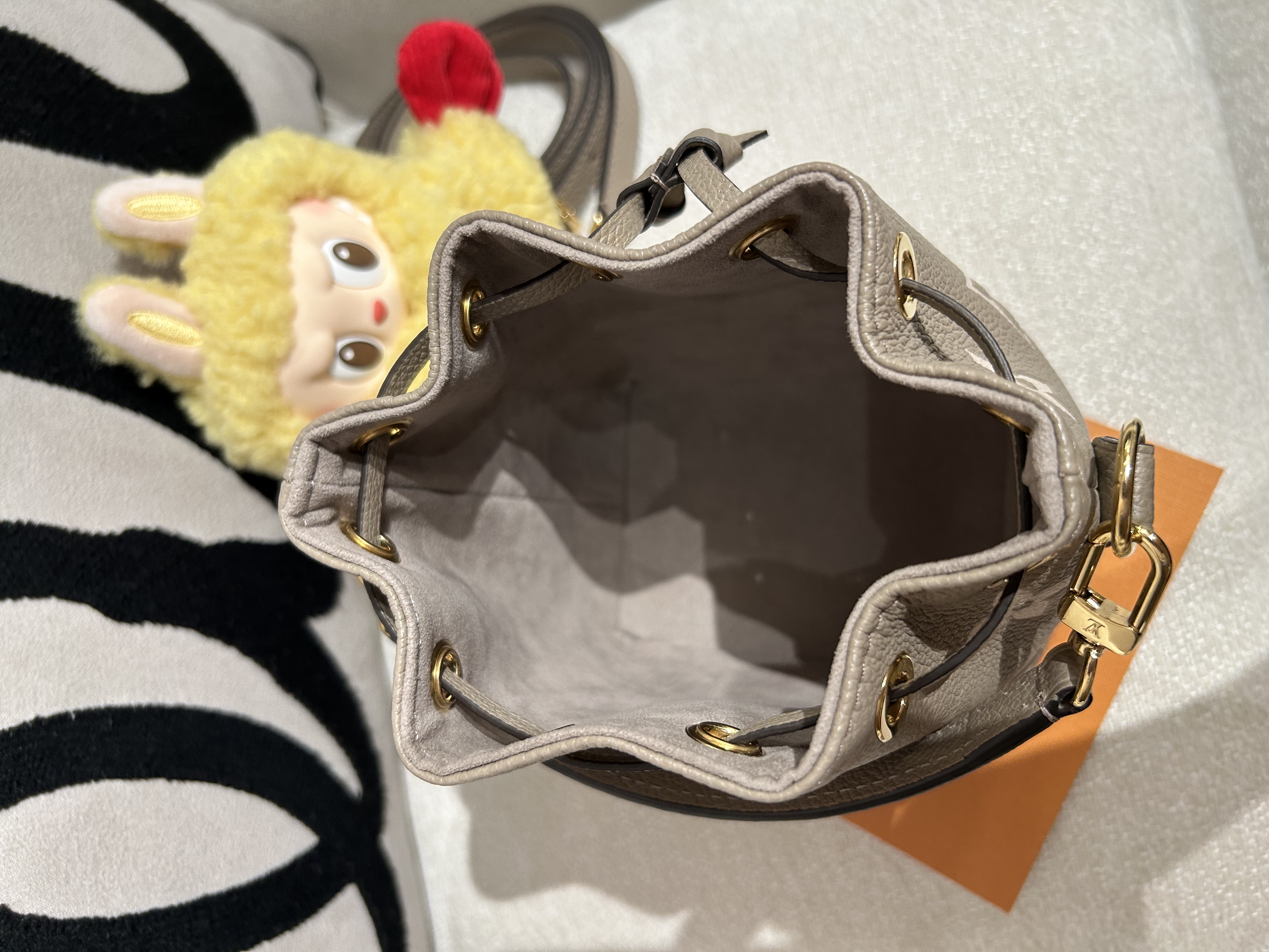 Lv Nano noe M46291 Bicolor Monogram Empreinte Leather 100%Authentic,98%New ✅專門店收據✅塵袋✅Box