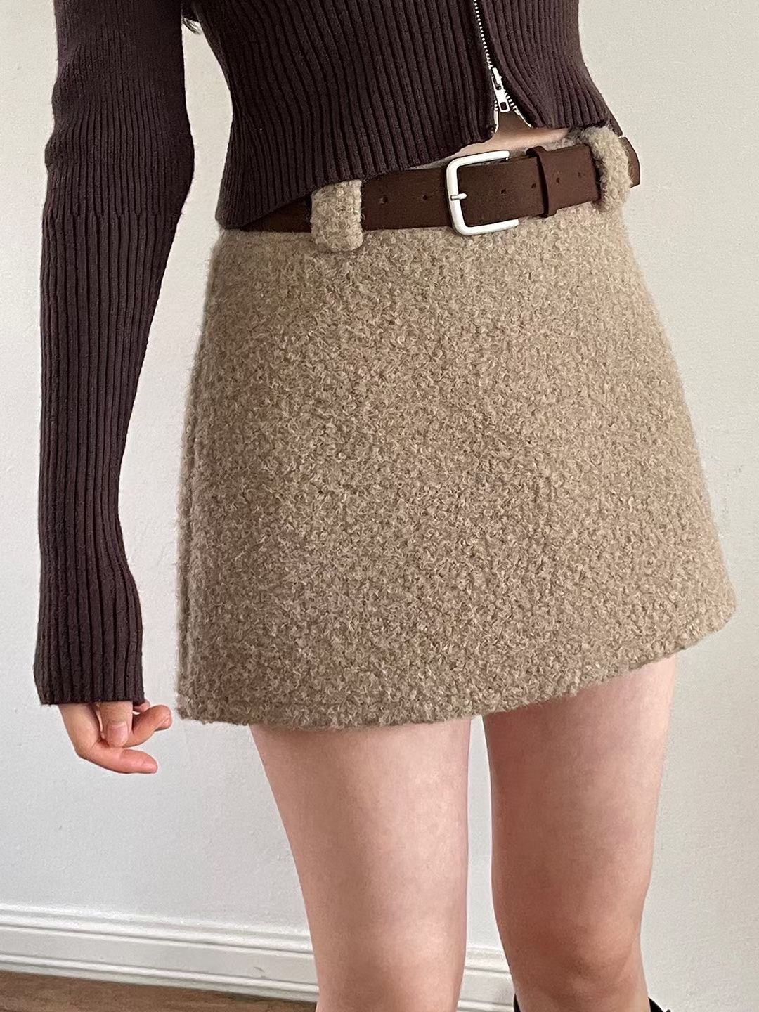 【 Goodbye Winter🐻粒粒毛絨球觸感～拼色連皮帶修身A CUT裙褲🤎】 Love me More With Belt Skirt