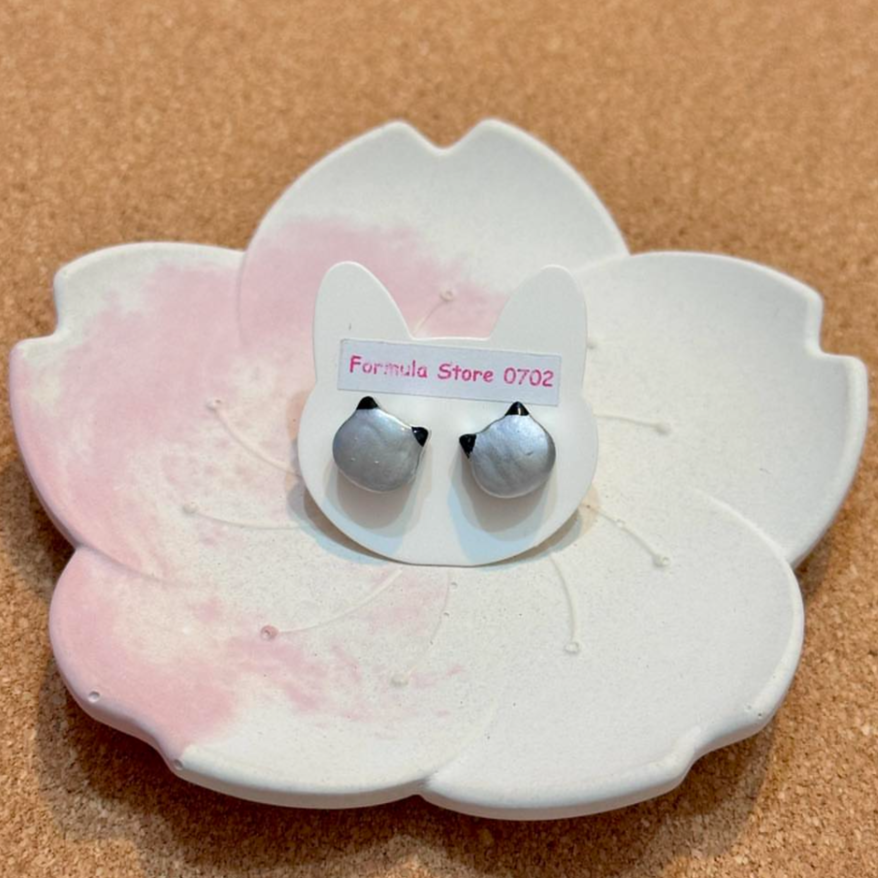 Earings grey black