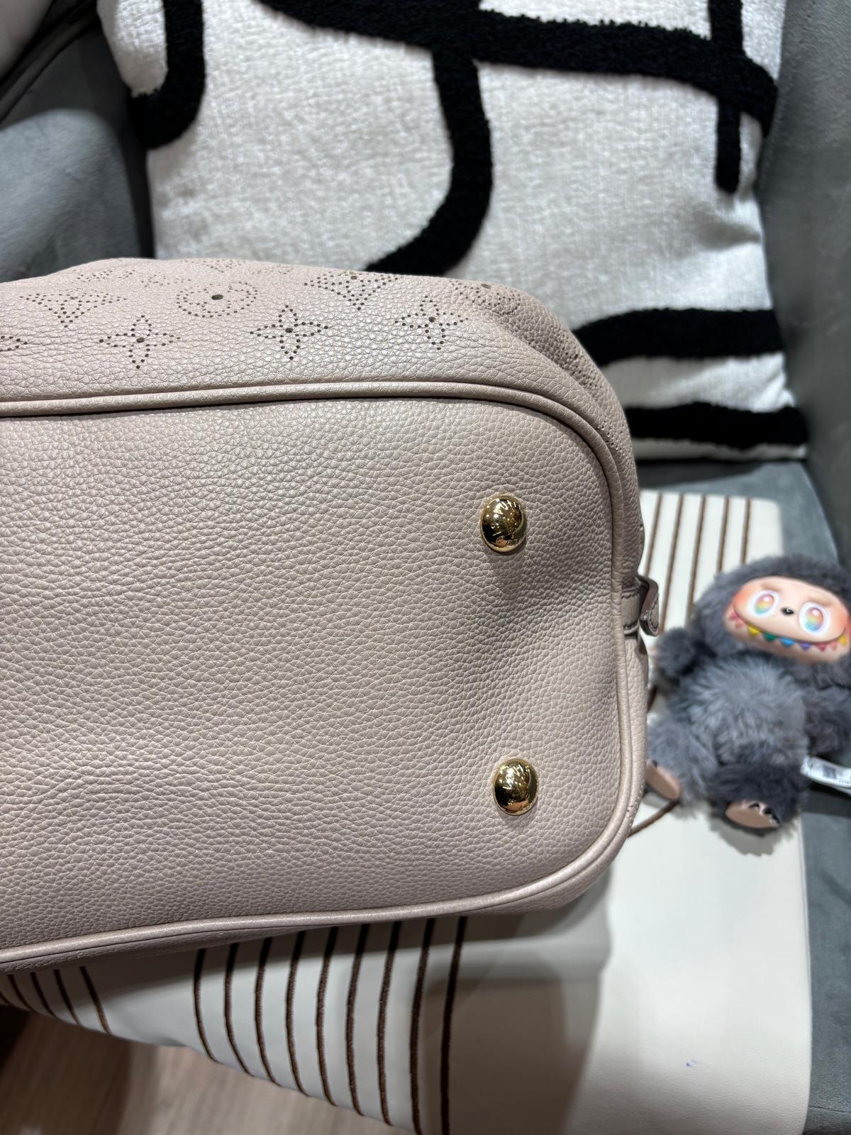 LV Mahina Hobo Bag M93979 100%Authentic, 95%New ✅Dust bag