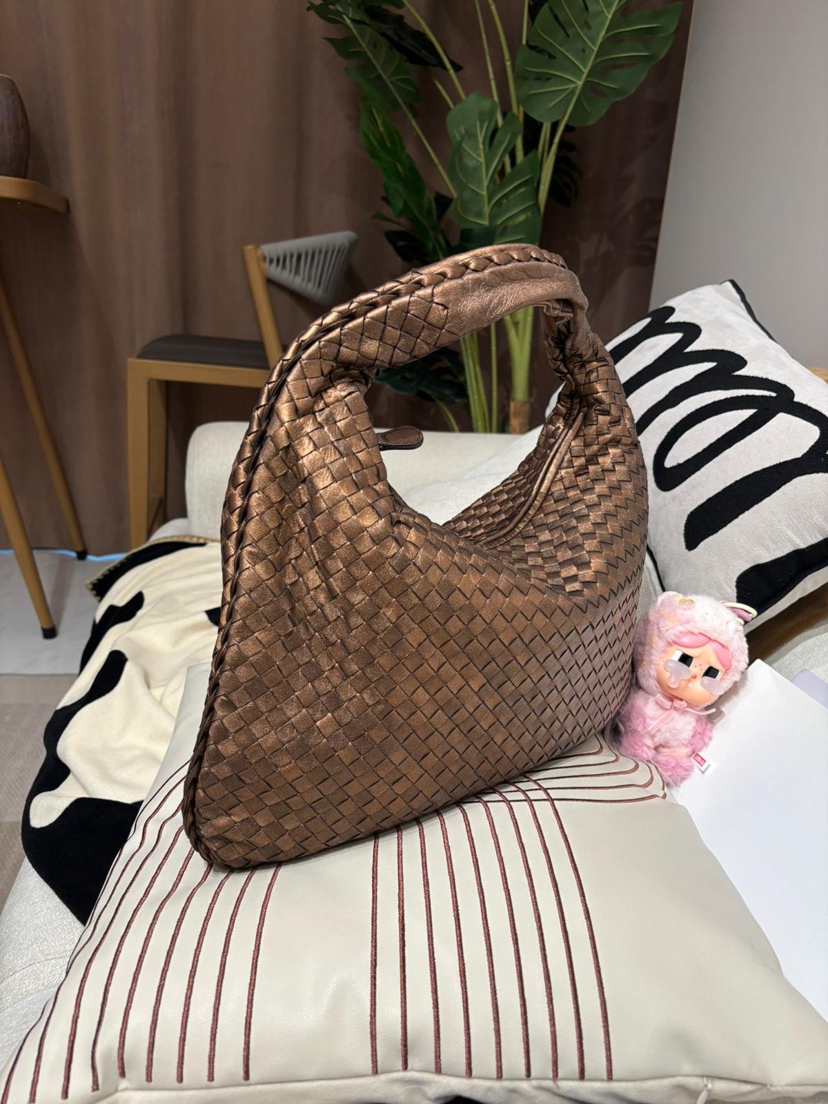 Bottega Veneta BV hobo calfskin 100%Authentic, 98%New ✅Dust bag