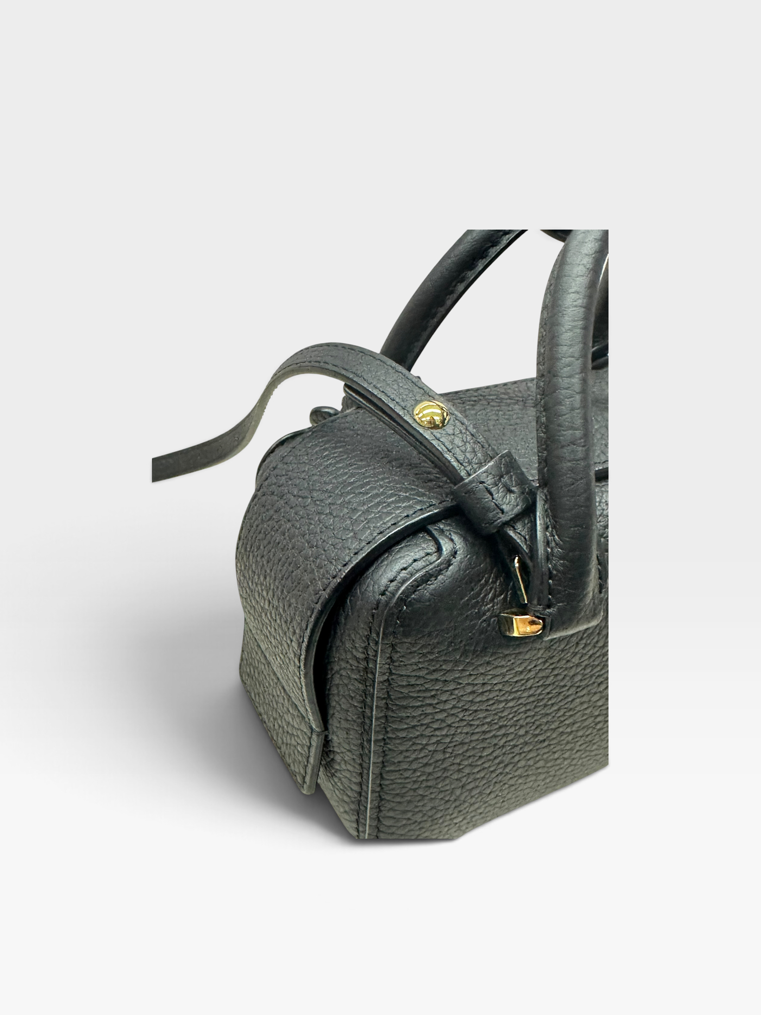 Pre-Owned DELVAUX Cool Box Nano / Product Code: 092409