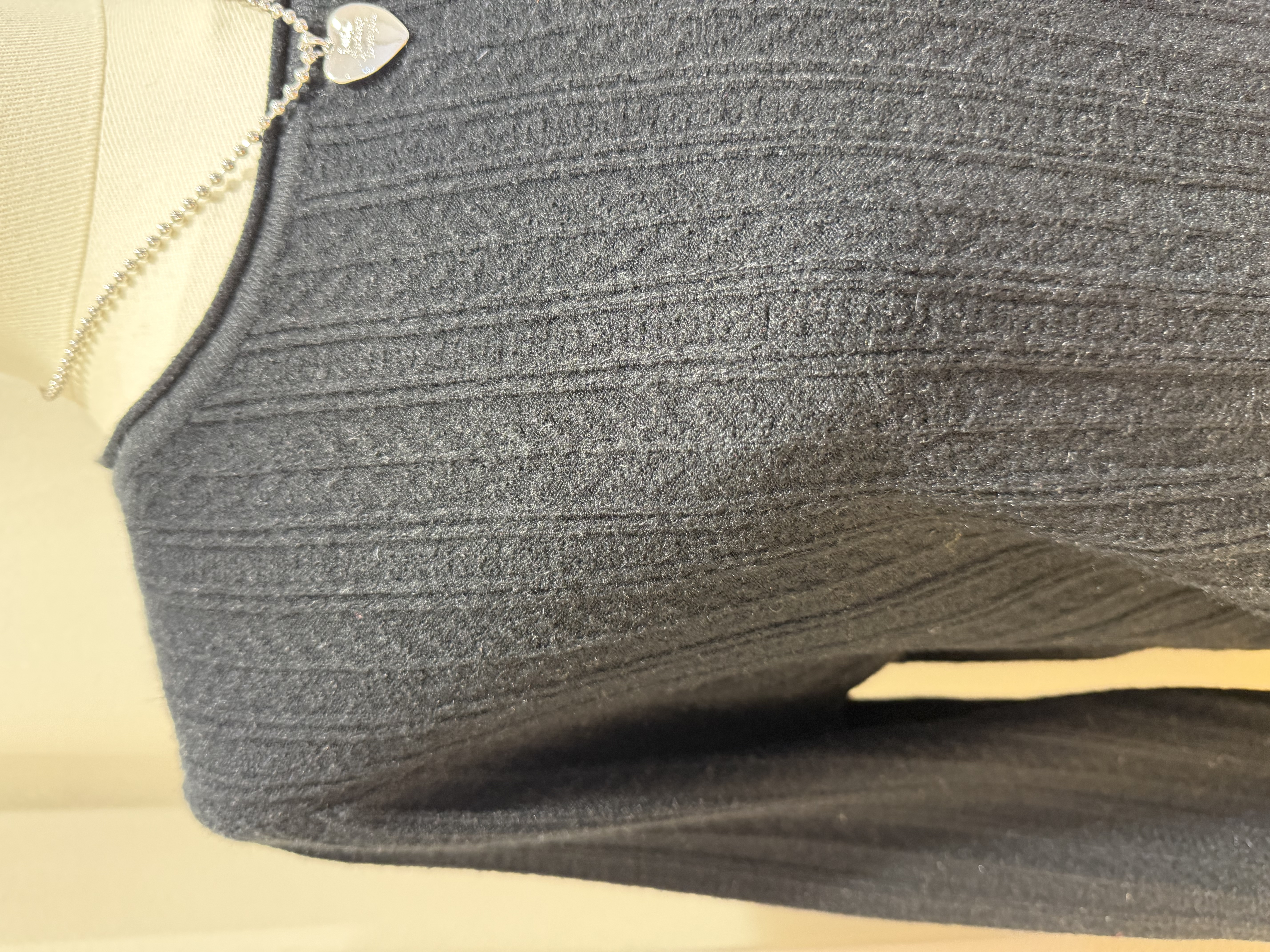 優雅針織長袖上衣配心形吊墜