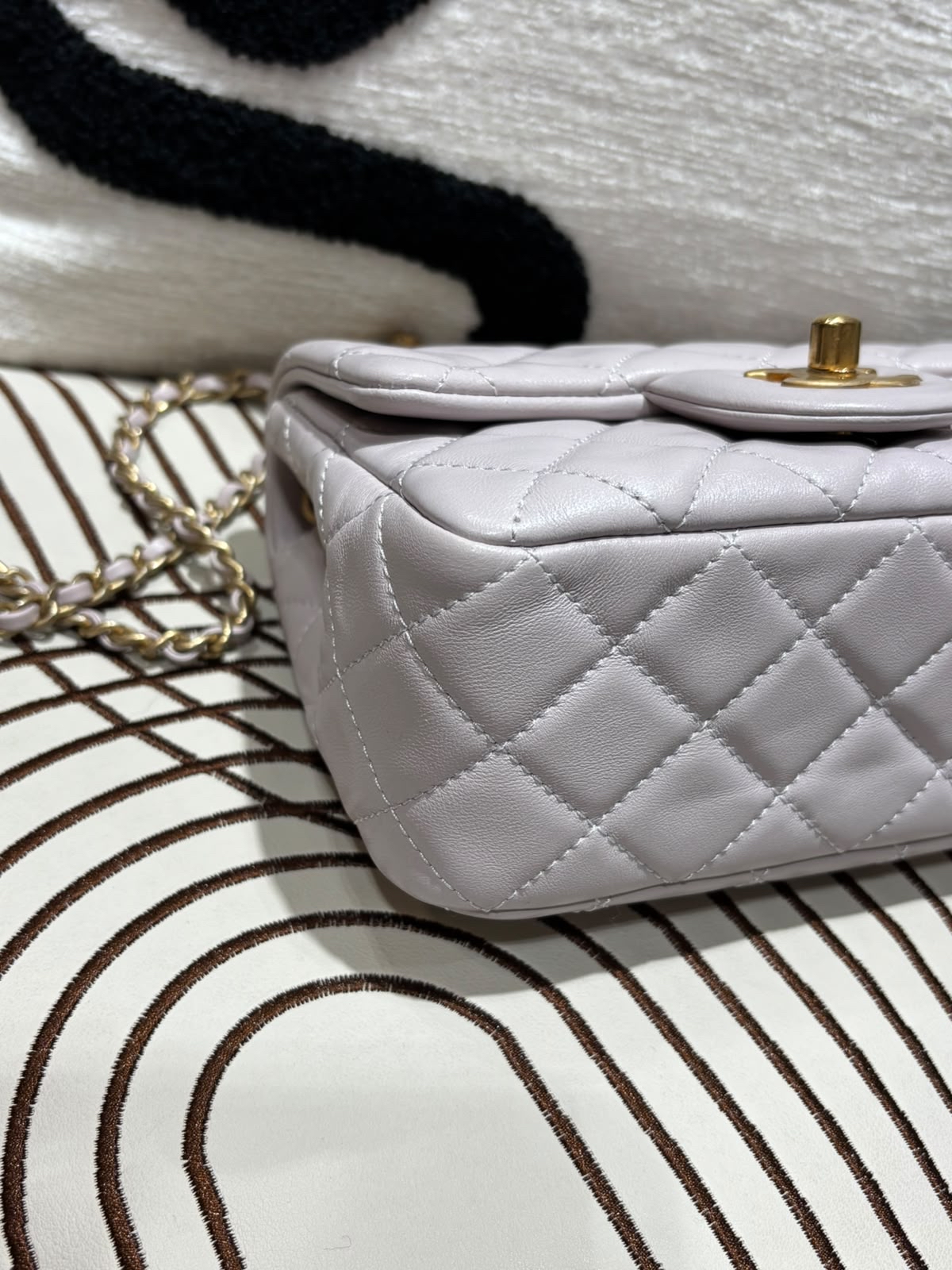 Chanel mini flap with pearl crush 金球方胖子 100%Authentic,98%new ✅晶片✅收據✅dust bag✅box
