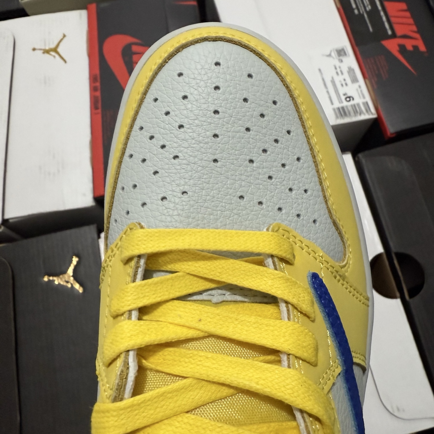 Travis Scott x Air Jordan 1 Retro Low OG "Canary" DZ4137-700