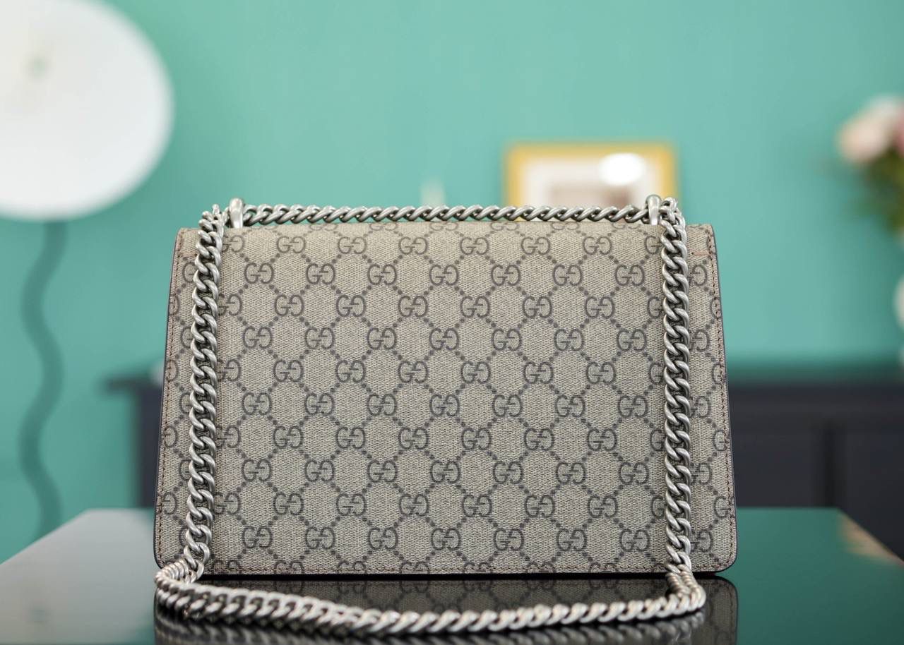 🥯GG Dionysus系列小号手袋酒神 老花红 28cm GG家入门级小包推荐，酒神里面的经典基础款 经典酒神扣搭配原厂小牛皮 出镜率非常高 简直是穿搭利器 官方款号 476432 尺寸迷你：16.5x10x4cm 尺寸小号：28x17x9cm