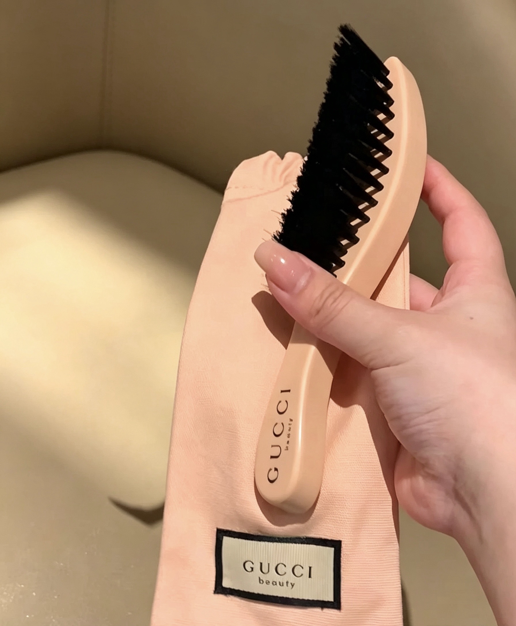 Gucci Beauty順髮梳連防塵收納袋