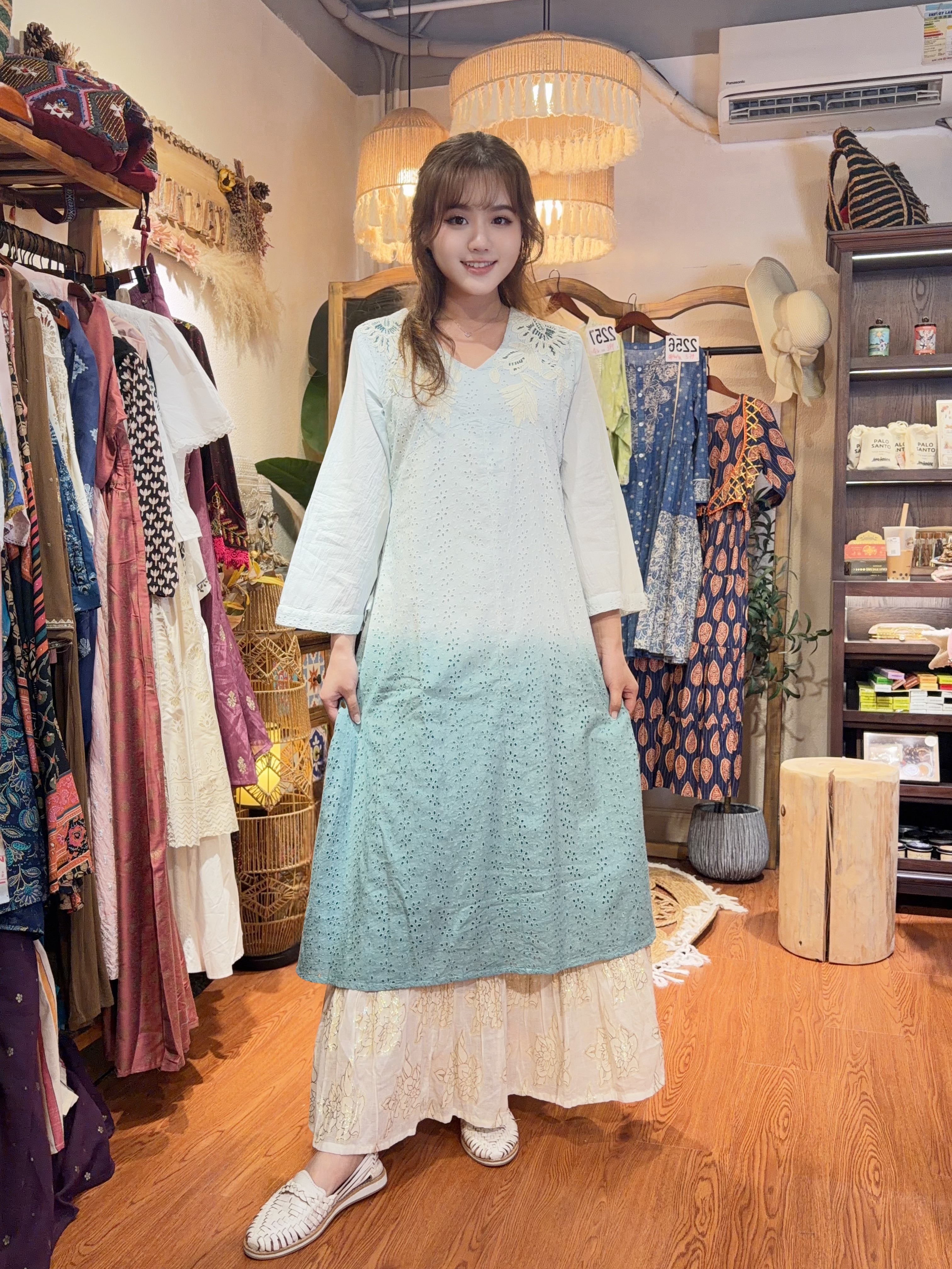  2298 Blue Gradient Heavy Emb. V-Neck OP