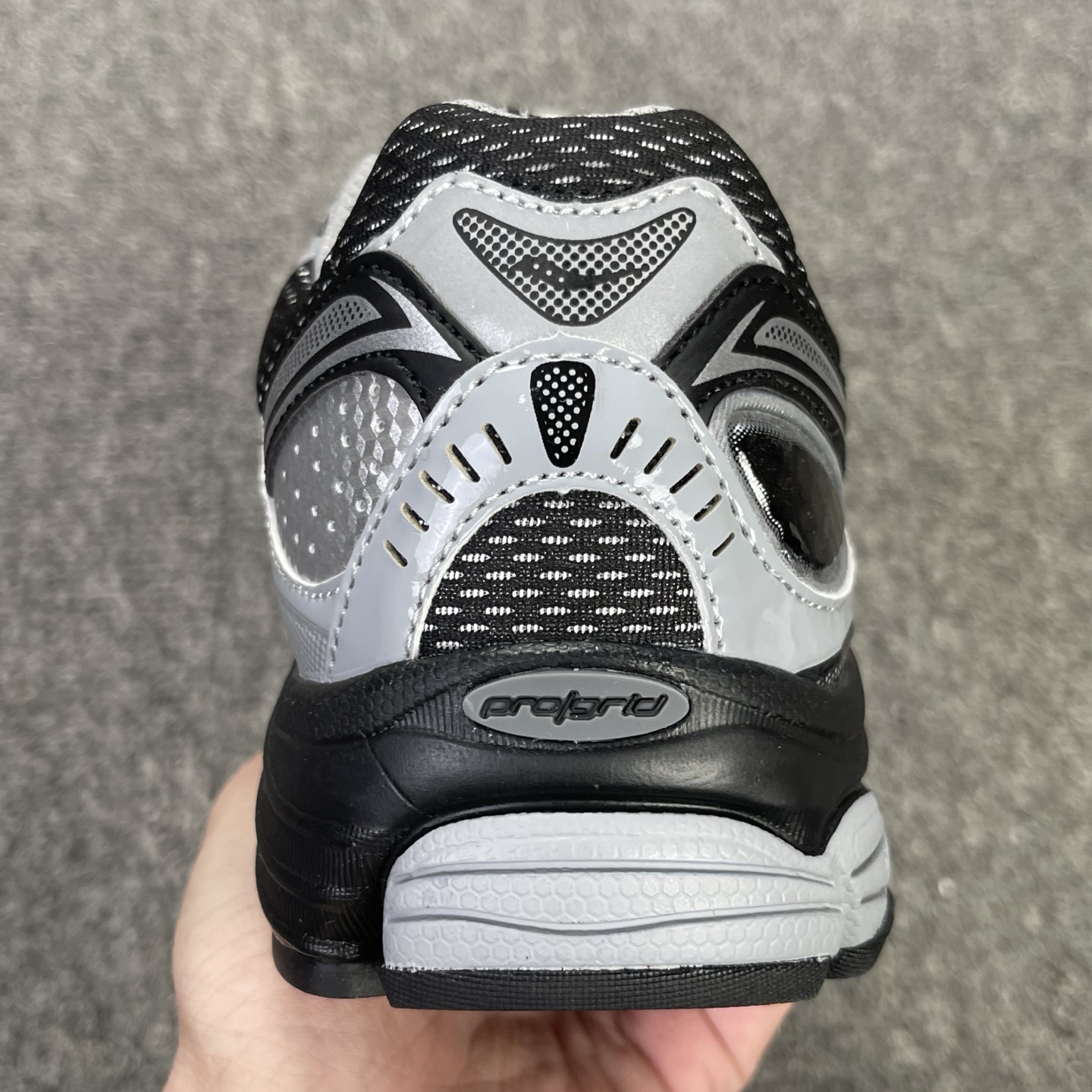 Saucony ProGrid Omni 9