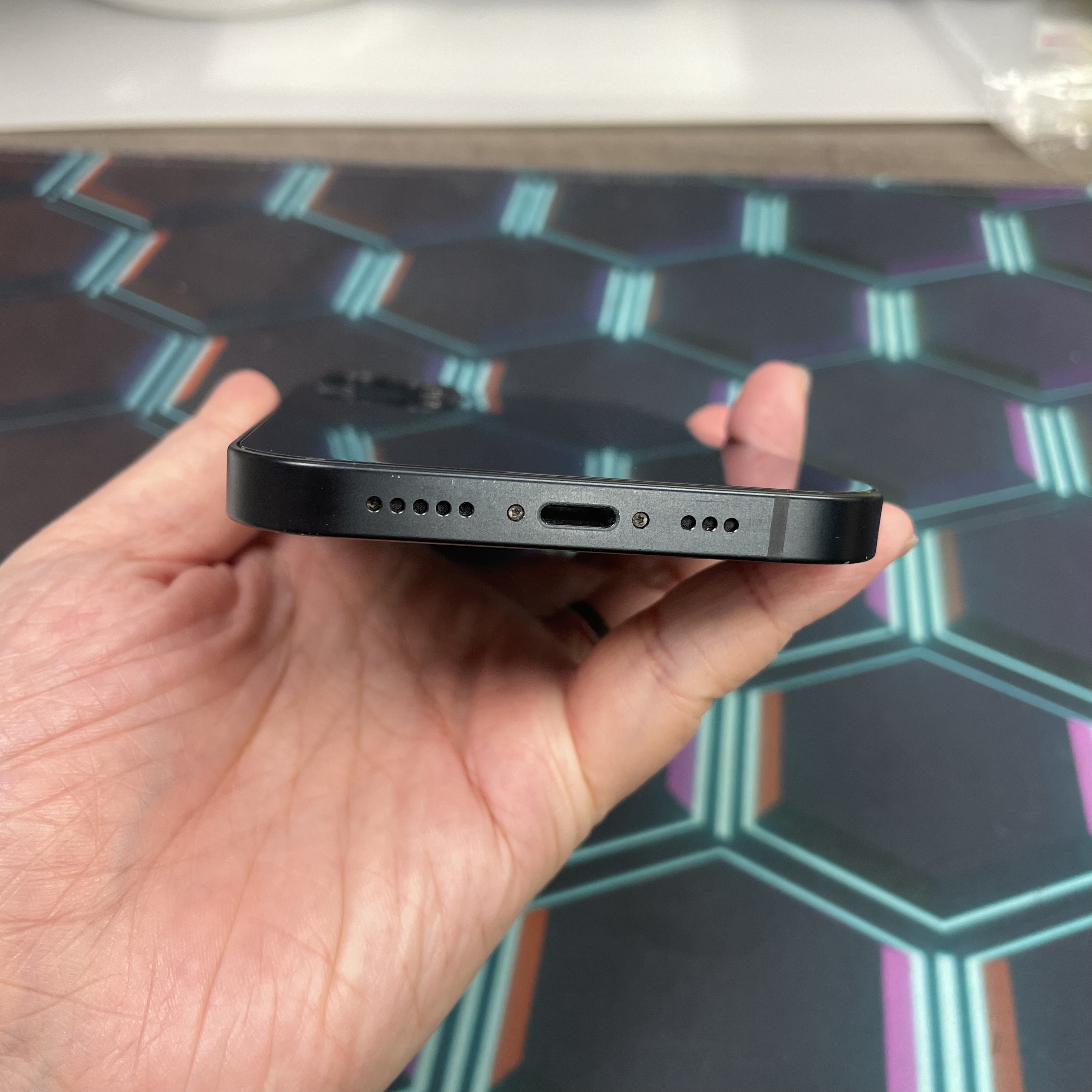 *8306 13 靚機 256GB 電88 黑色 black