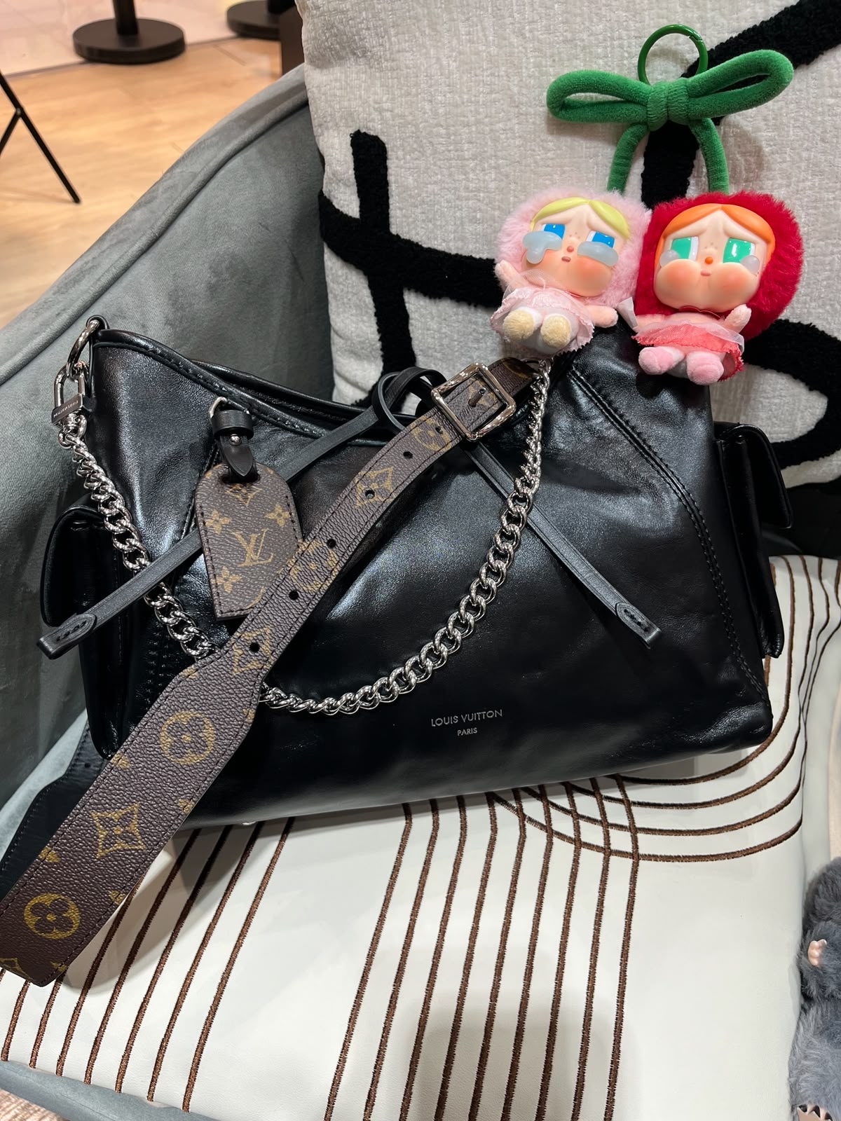 Lv CarryAll cargo Vibe pm leather 33.5 x23xd15cm 100%Authentic,98%new ✅收據 ✅dust bag ✅box