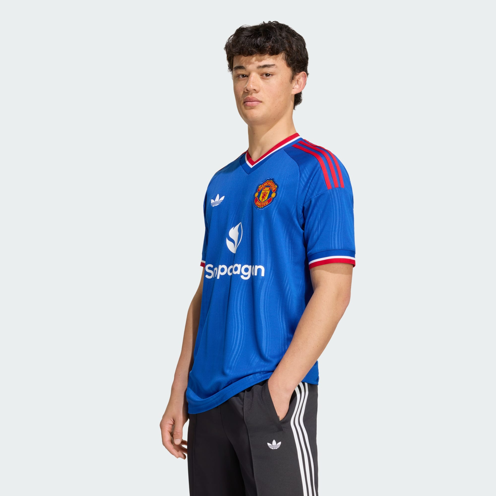 💙重溫經典藍魔傳奇 Adidas Manchester United 曼聯 2026-27 作客球迷版球衣 (可加印字章) KA6861