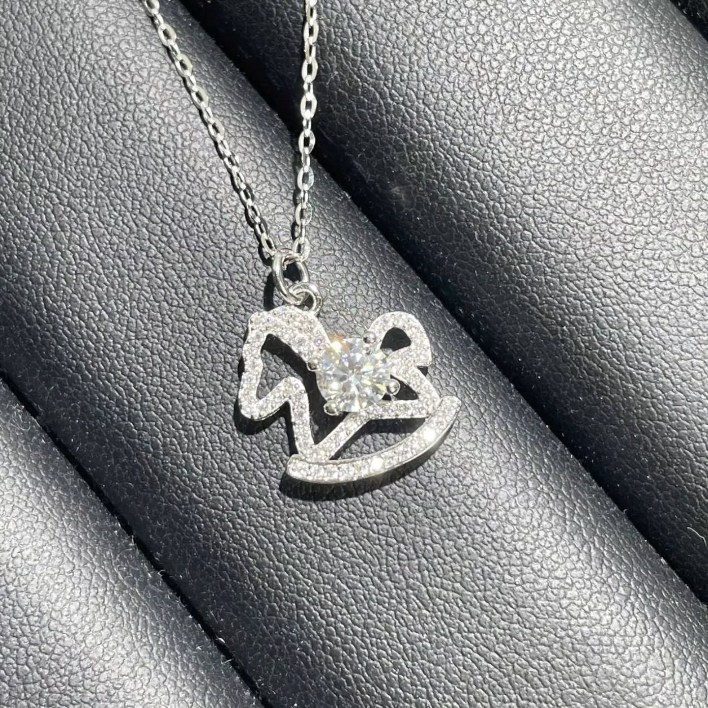 S925银50分莫桑钻木马项链 🇨🇳