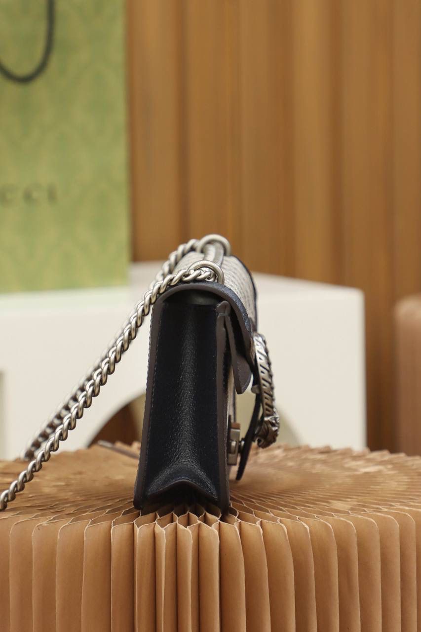 新配色𝑫𝒊𝒐𝒏𝒚𝒔𝒖𝒔 𝟐𝟓【全铜五金499623】原厂皮🔹 🔷尺寸：25*13.5*7cm🔷 迷你：16.5*10*4.5cm 被称为幸运之神眷顾的酒神系列， 已成为经典元素里的王牌产品，见证了岁月流转的痕迹， 依然是如今的大爆款，依然是受到大家的追捧喜爱， 经典的面貌搭配了神秘蓝的配色， 有一种恍然一新的天花板颜值， 与以往呈现的面貌不同感觉，新配色更加时髦感， 却拥有它该有的复古路线，越看越好看的高颜值视觉感！