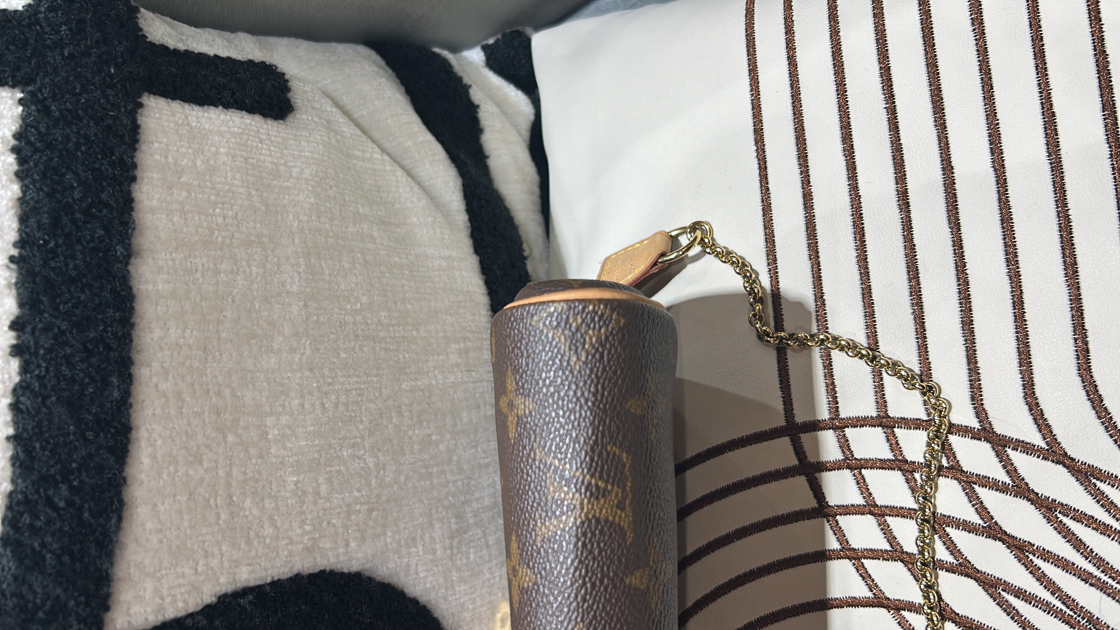 Lv Eva 2 way bag monogram Louis Vuitton M95567 100%Authentic, 98%New ✅Strap ✅Dust bag