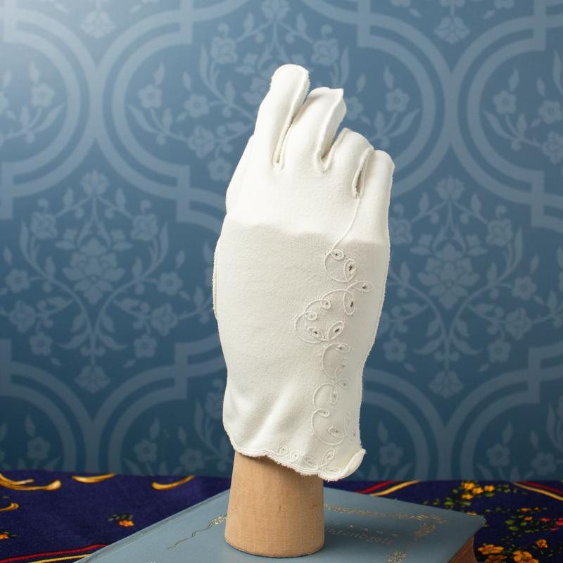 Vintage Embroidered Wrist-Length White Fabric Day Gloves (MT331)