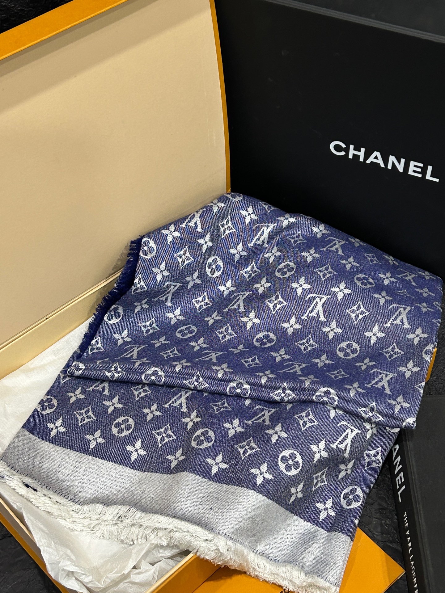 【預訂貨品】 全新Full set⭐️ LV牛仔頸巾